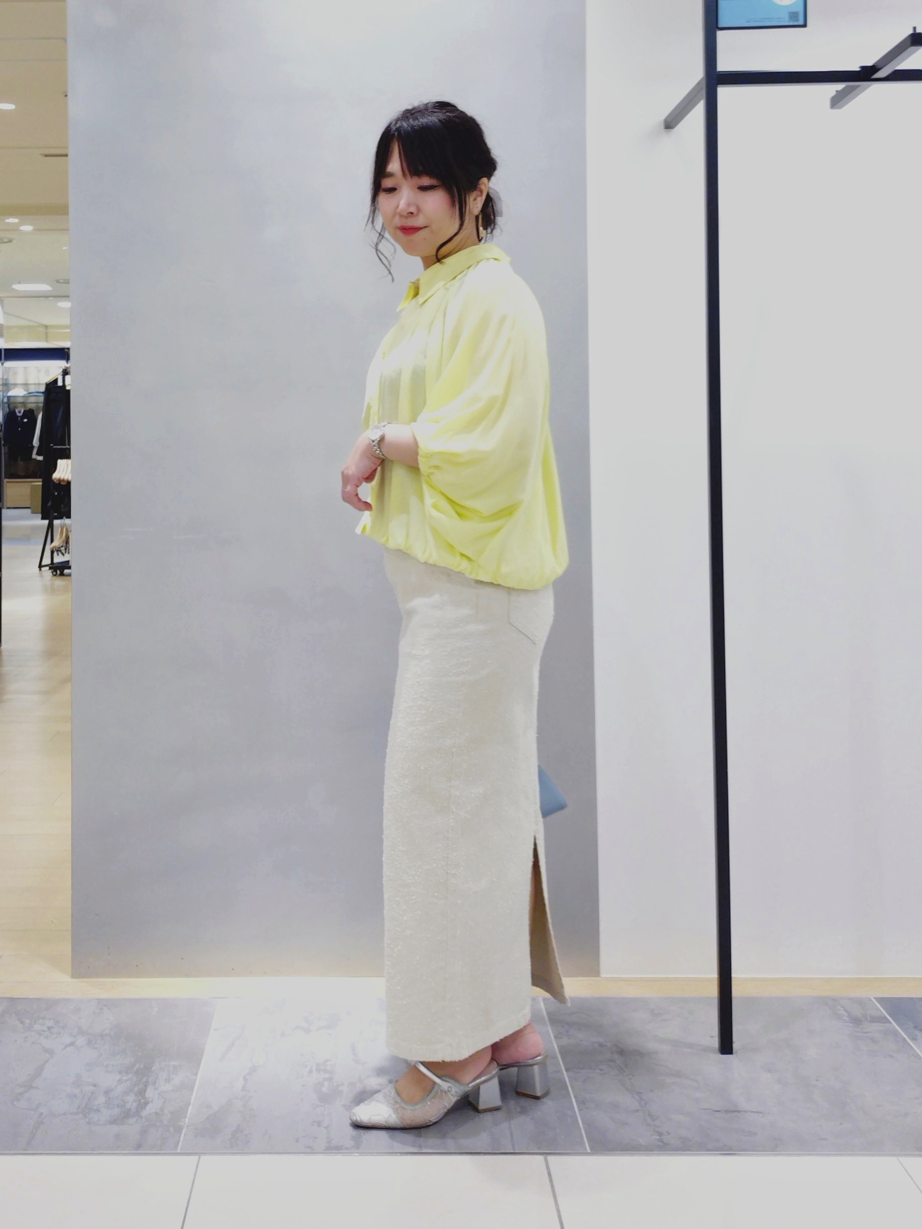 TOMOMIさんの「INDIVI｜バルーンシアーブラウス【接触冷感】」を使ったコーディネート