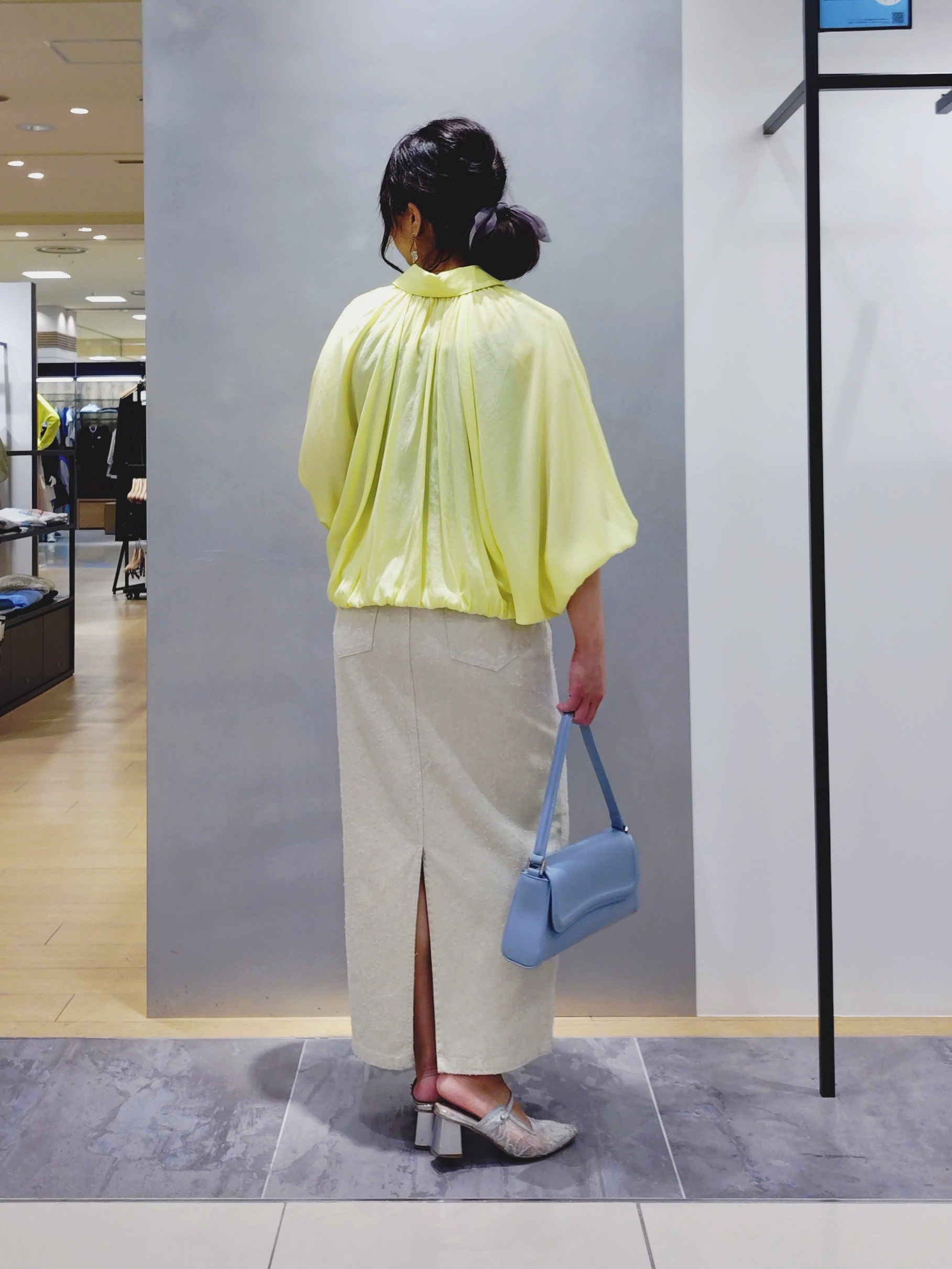 TOMOMIさんの「INDIVI｜バルーンシアーブラウス【接触冷感】」を使ったコーディネート