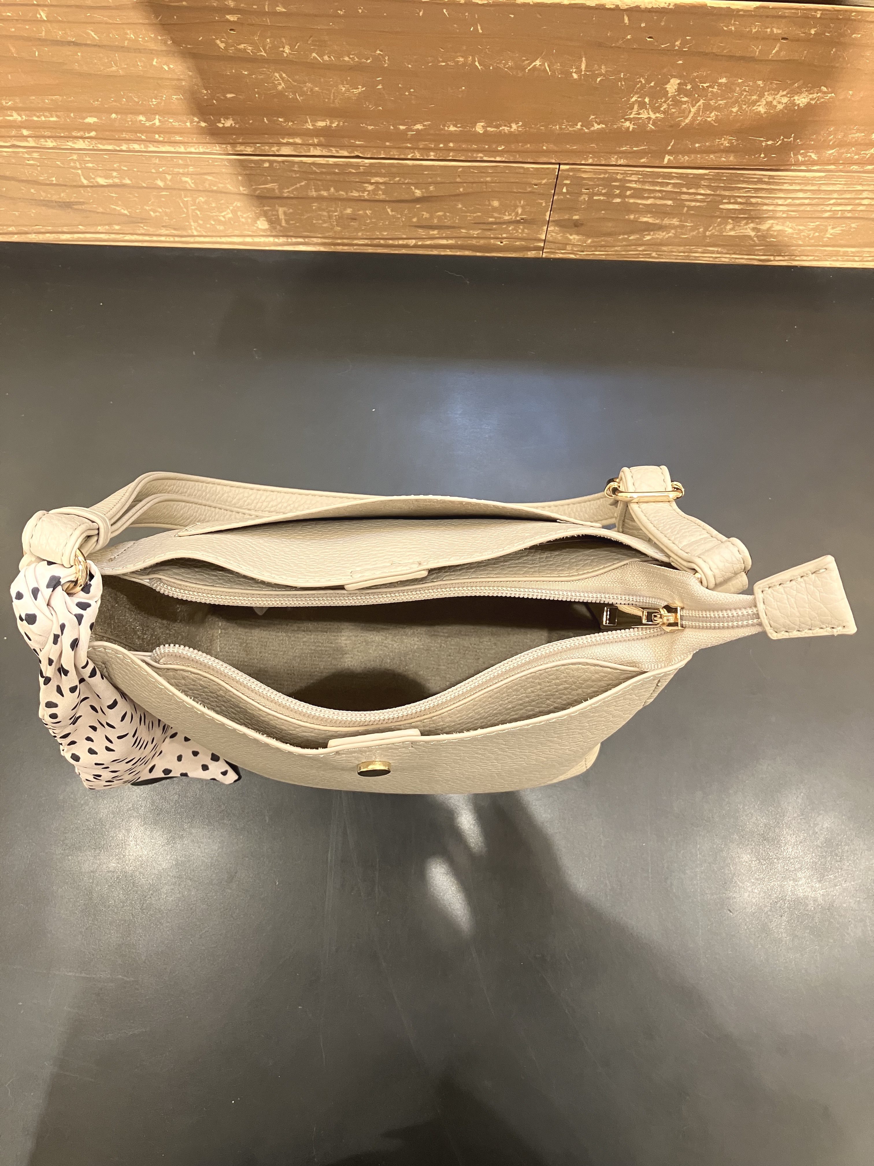 みなこさんの「SHOO･LA･RUE｜スカーフ付きショルダーバッグ」を使ったコーディネート