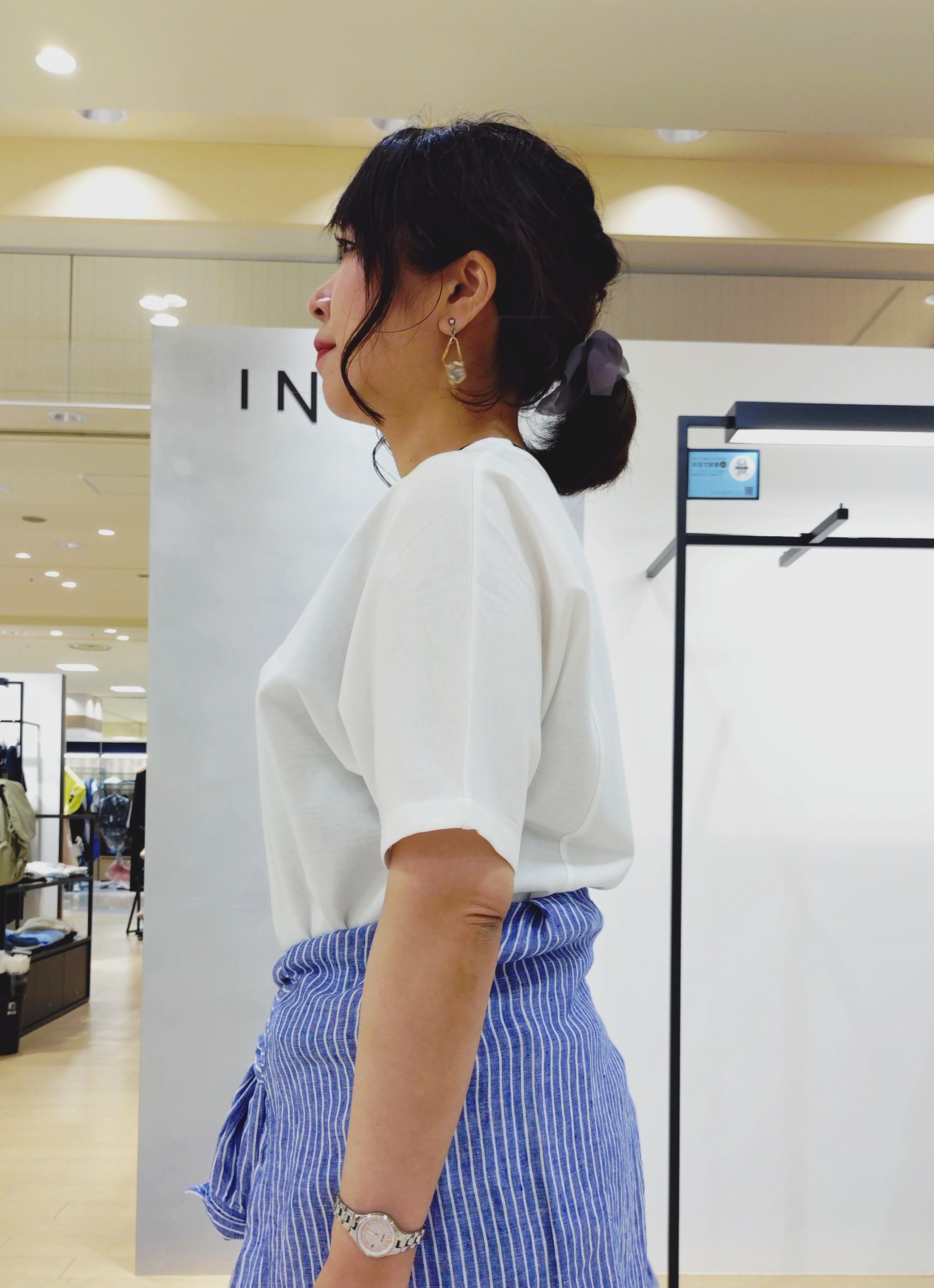 TOMOMIさんの「INDIVI｜【褒められデニム】ワイドストレート デニムパンツ」を使ったコーディネート