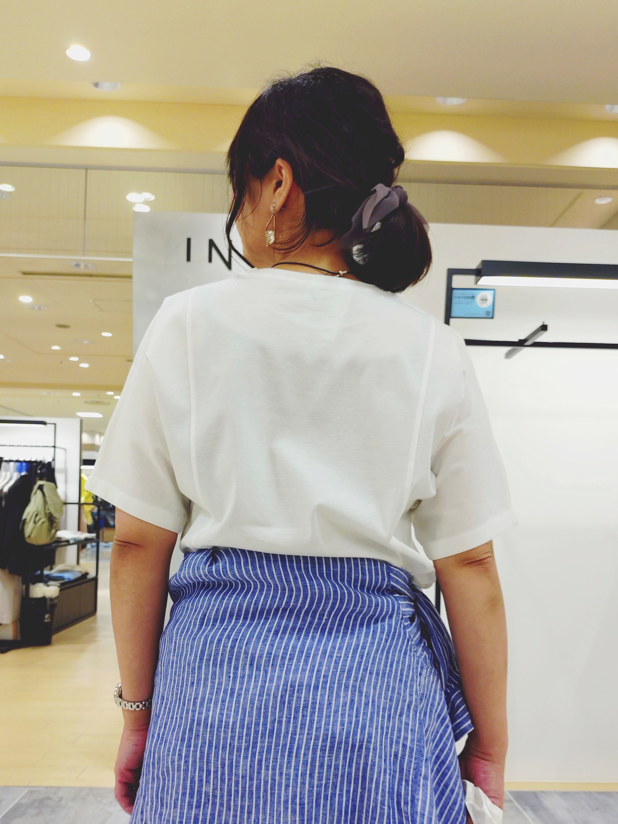TOMOMIさんの「INDIVI｜【褒められデニム】ワイドストレート デニムパンツ」を使ったコーディネート