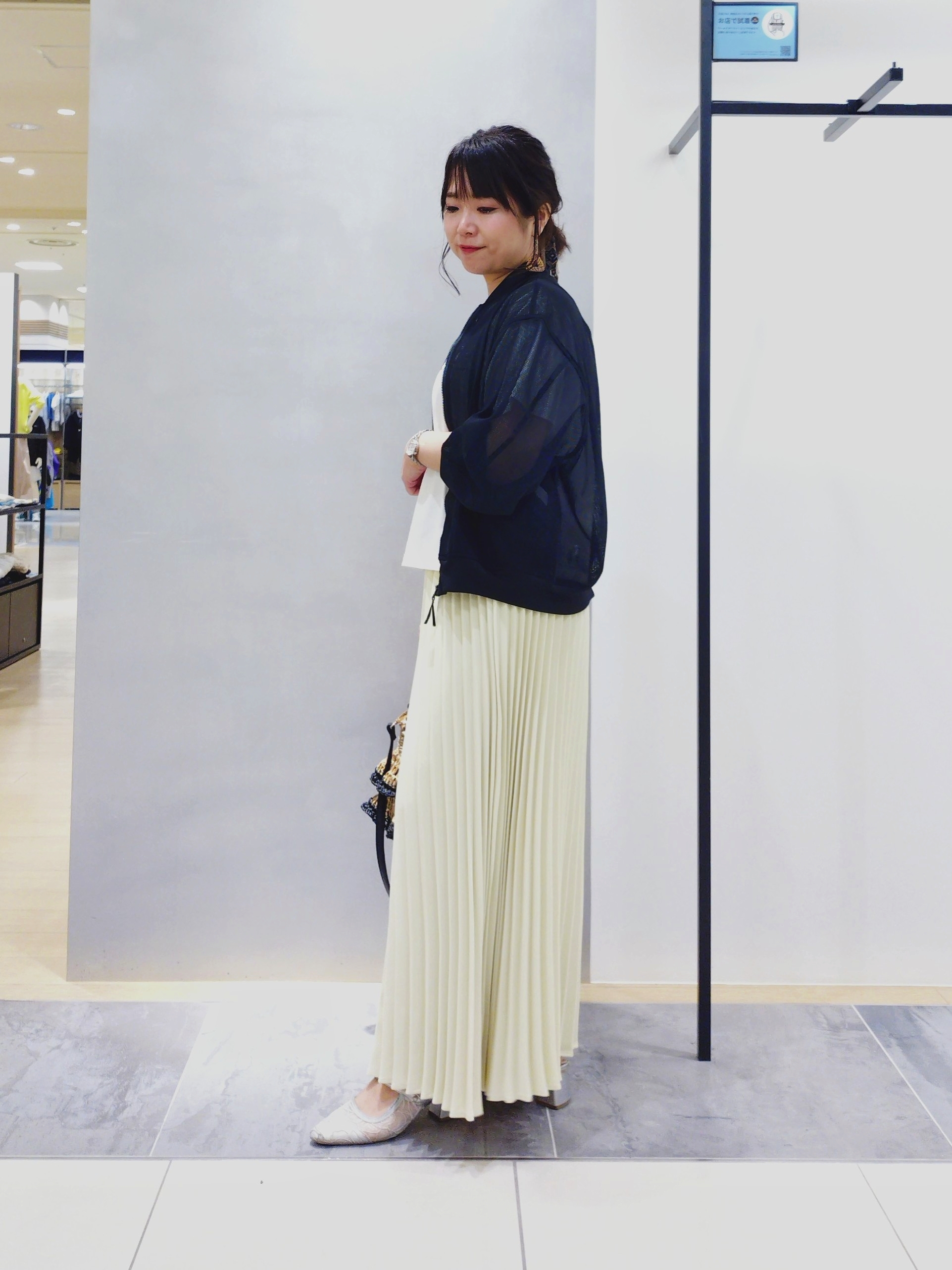 TOMOMIさんの「INDIVI｜プリーツロングスカート」を使ったコーディネート