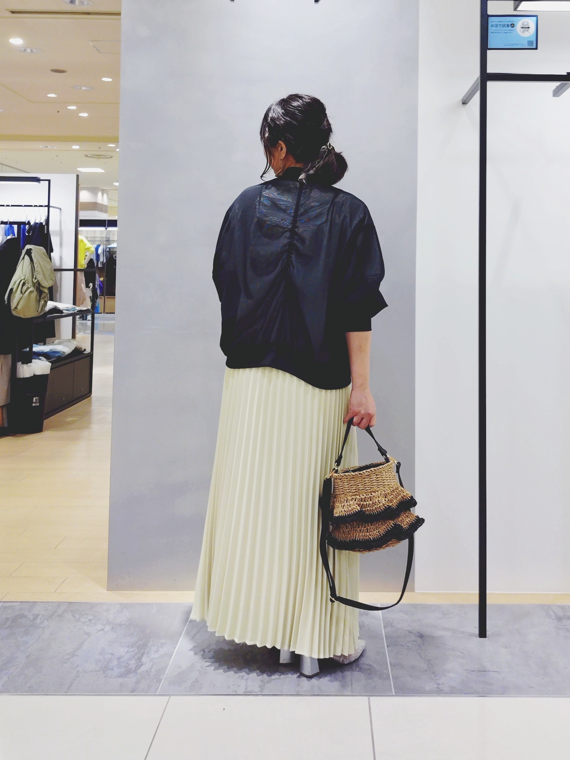 TOMOMIさんの「INDIVI｜プリーツロングスカート」を使ったコーディネート