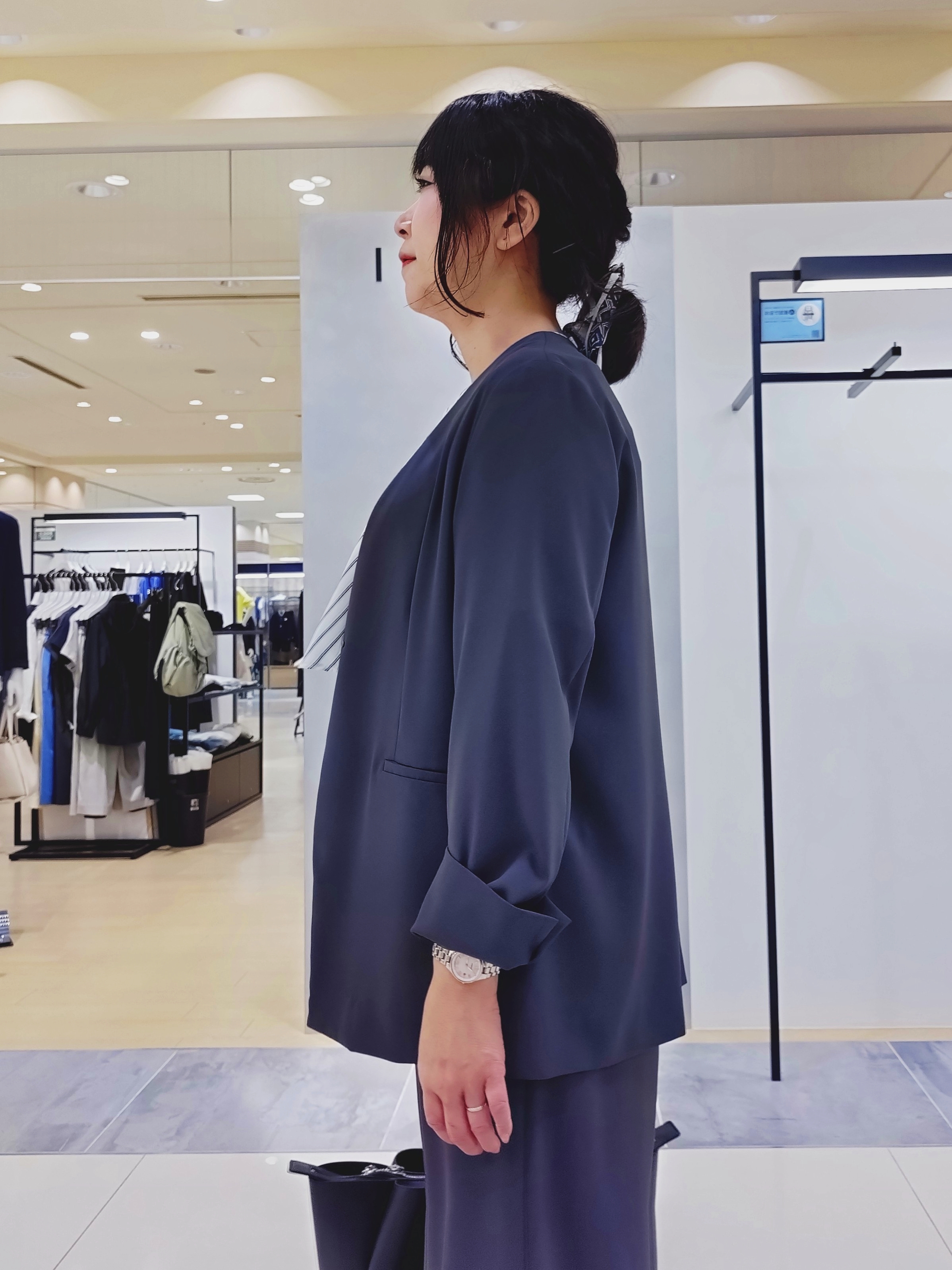 TOMOMIさんの「INDIVI｜【さらに軽く軽快！／着る日傘】イージーワイドパンツ」を使ったコーディネート