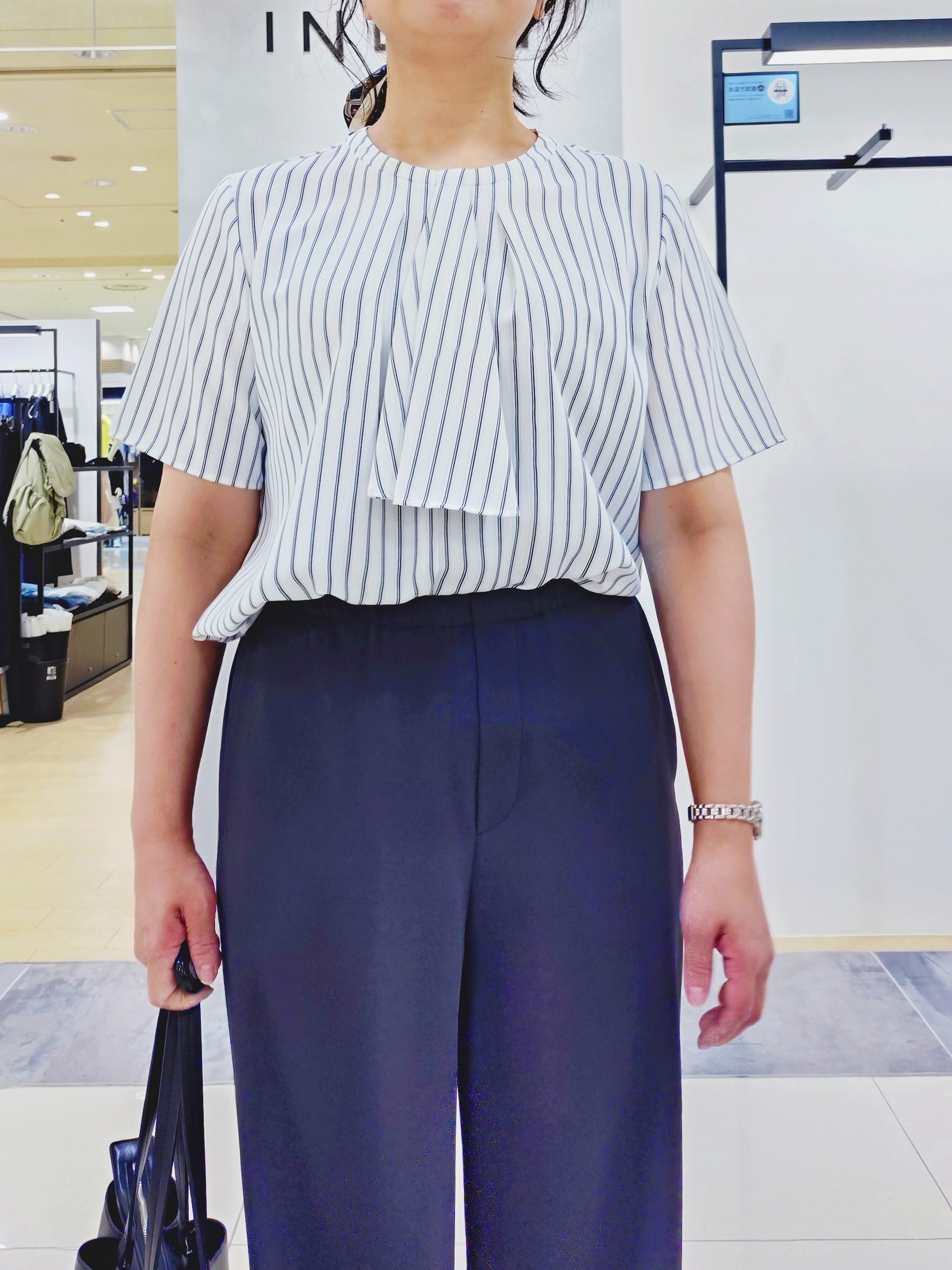 TOMOMIさんの「INDIVI｜【さらに軽く軽快！／着る日傘】イージーワイドパンツ」を使ったコーディネート