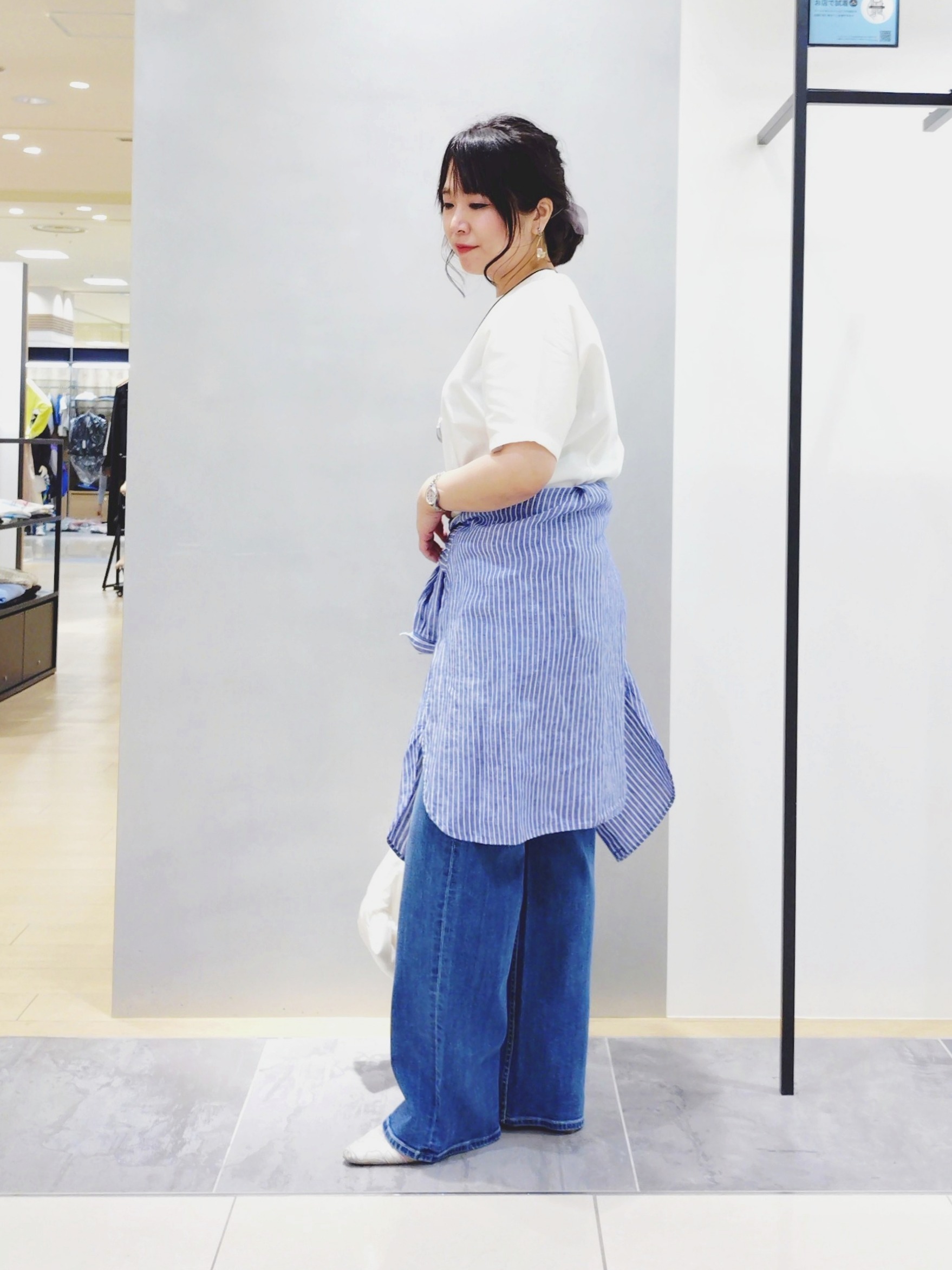 TOMOMIさんの「INDIVI｜【褒められデニム】ワイドストレート デニムパンツ」を使ったコーディネート