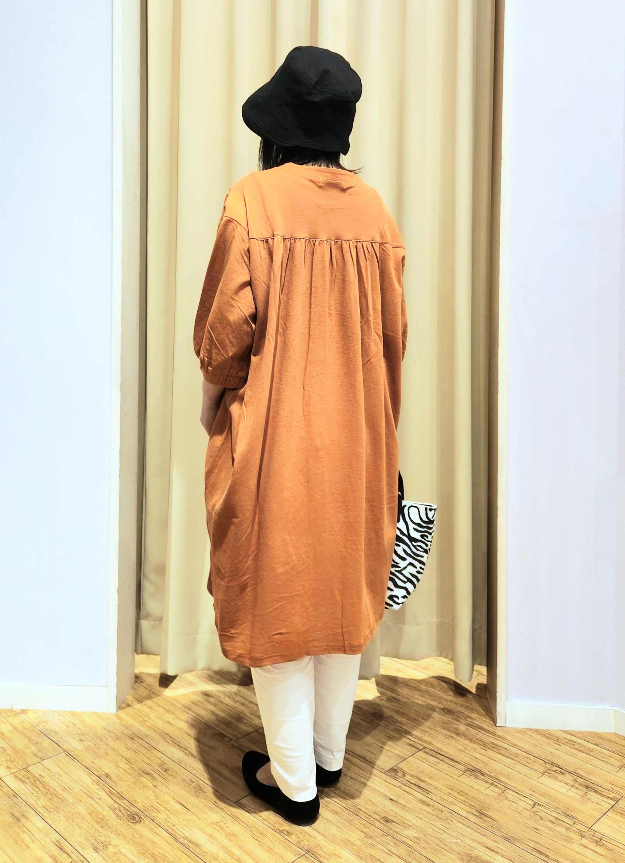 くまさんの「SHOO･LA･RUE｜【洗濯機可/S-LL】1枚でも羽織でも キーネックシャツワンピース」を使ったコーディネート