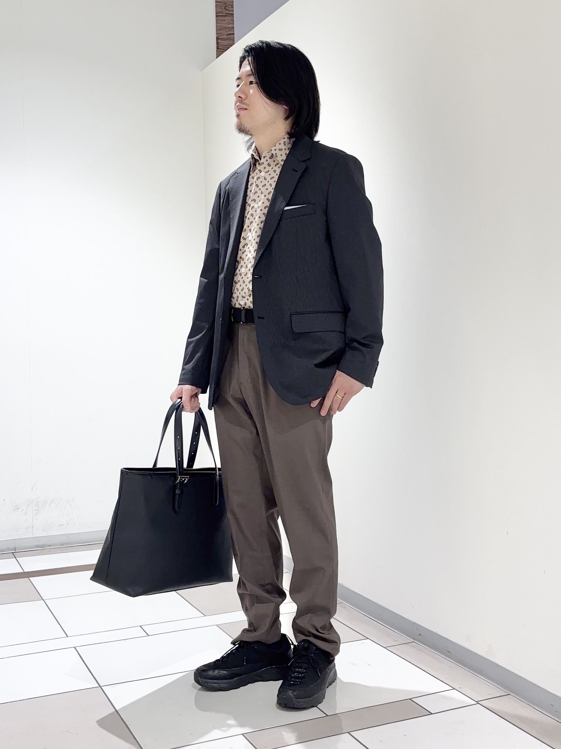 及川さんの「TAKEO KIKUCHI｜【360&deg;ストレッチ/軽量】None Of Stress ライト ジャケット（セットアップ対応）」を使ったコーディネート