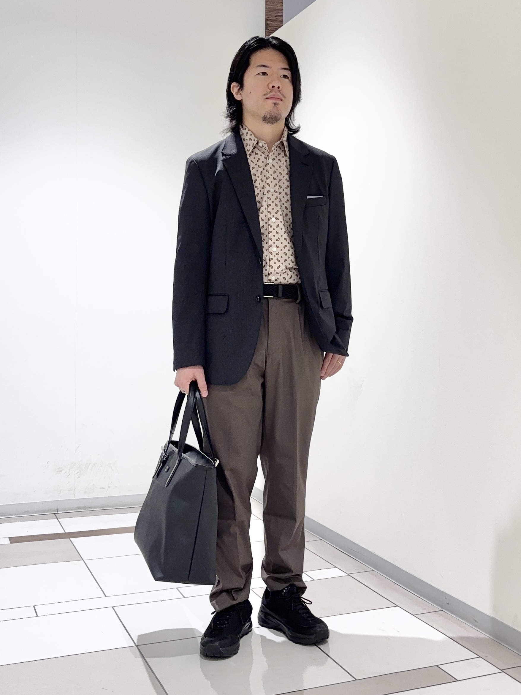 及川さんの「TAKEO KIKUCHI｜【360&deg;ストレッチ/軽量】None Of Stress ライト ジャケット（セットアップ対応）」を使ったコーディネート