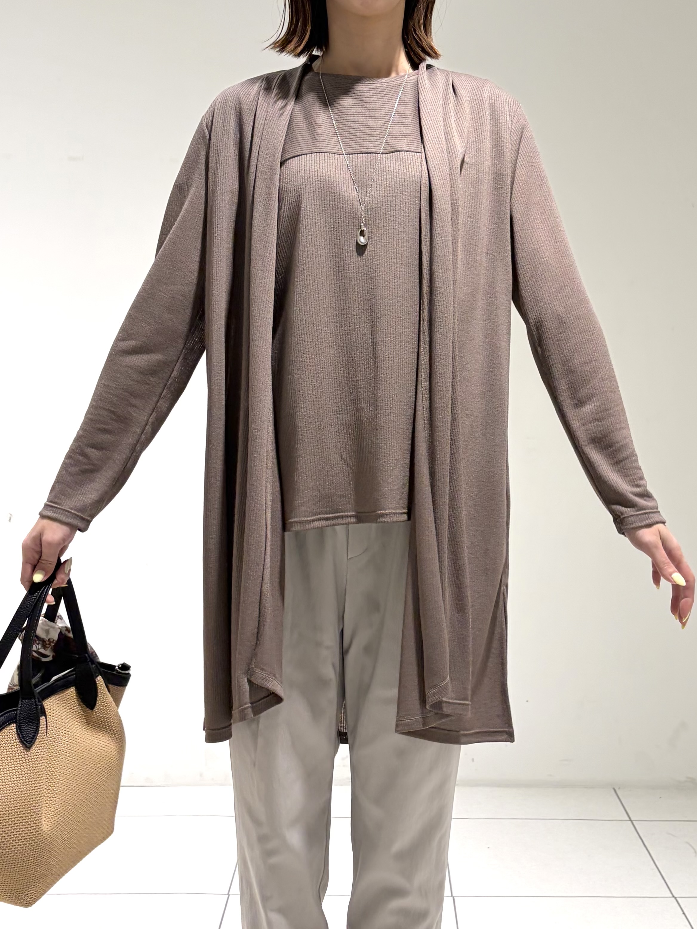 shioriさんの「INDIVI｜【洗える／アンサンブル可能】シアースストライプカーディガン」を使ったコーディネート
