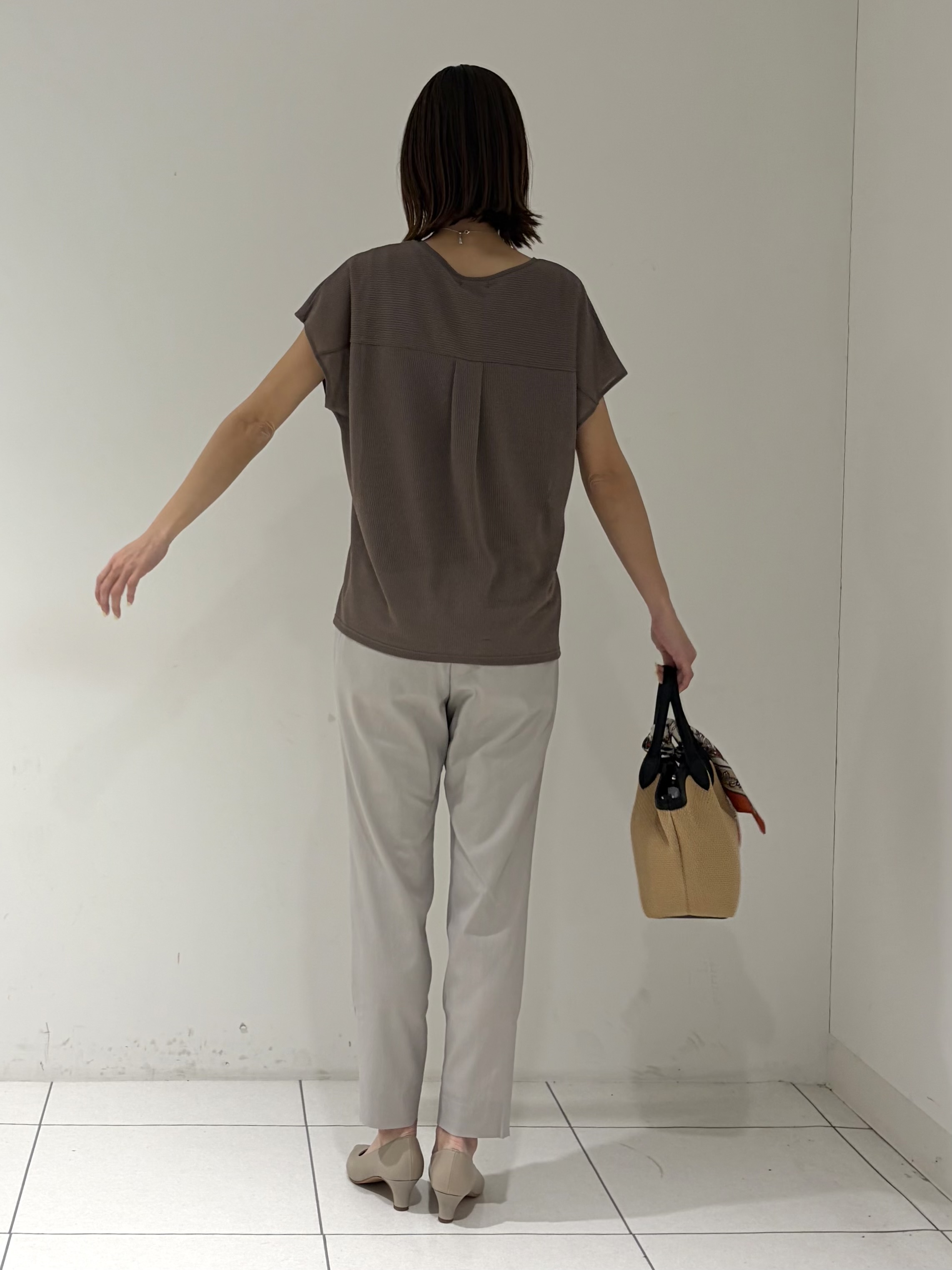 shioriさんの「INDIVI｜【洗える／アンサンブル可能】シアースストライプトップス」を使ったコーディネート