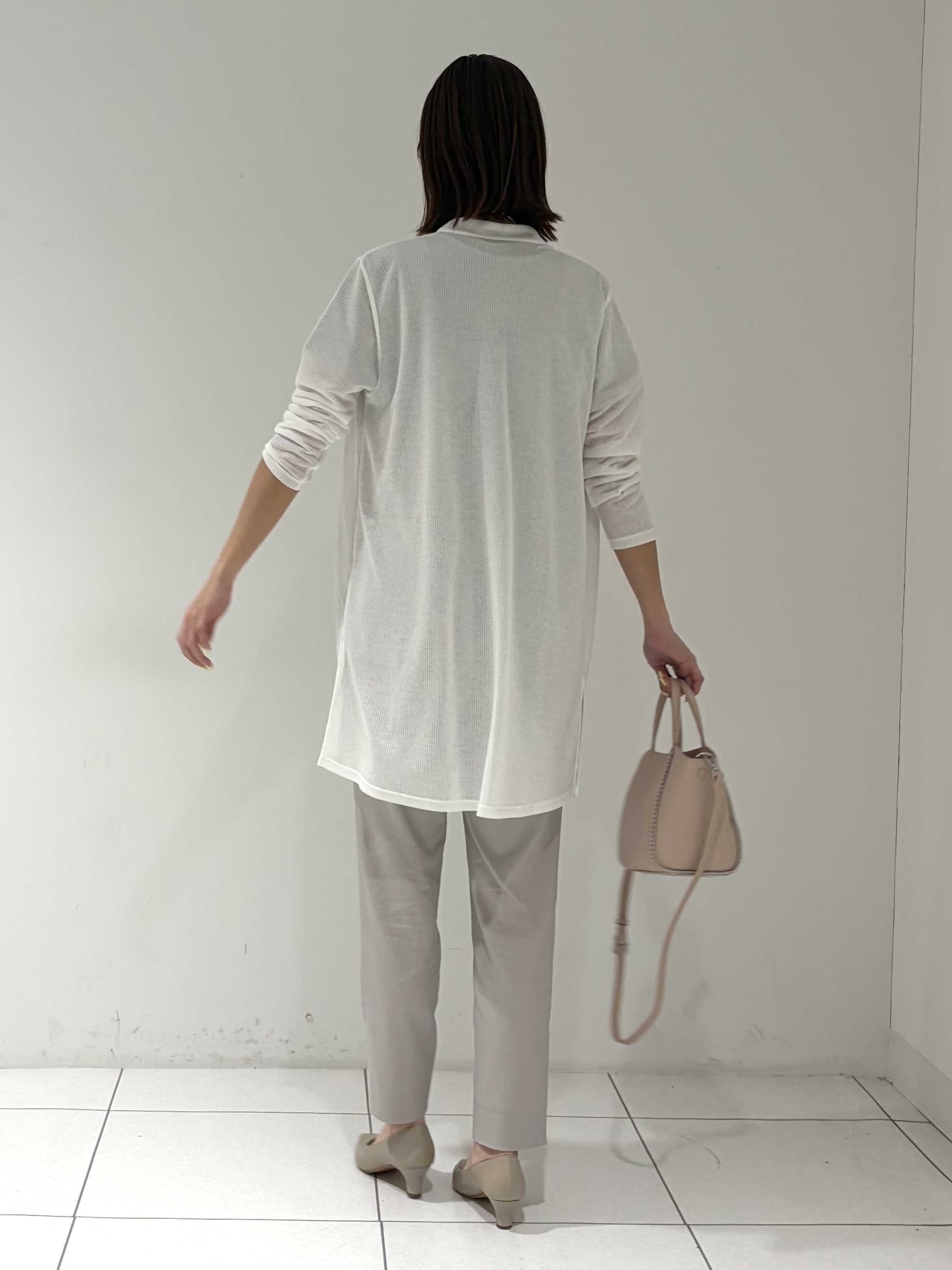 shioriさんの「INDIVI｜【洗える／アンサンブル可能】シアースストライプカーディガン」を使ったコーディネート