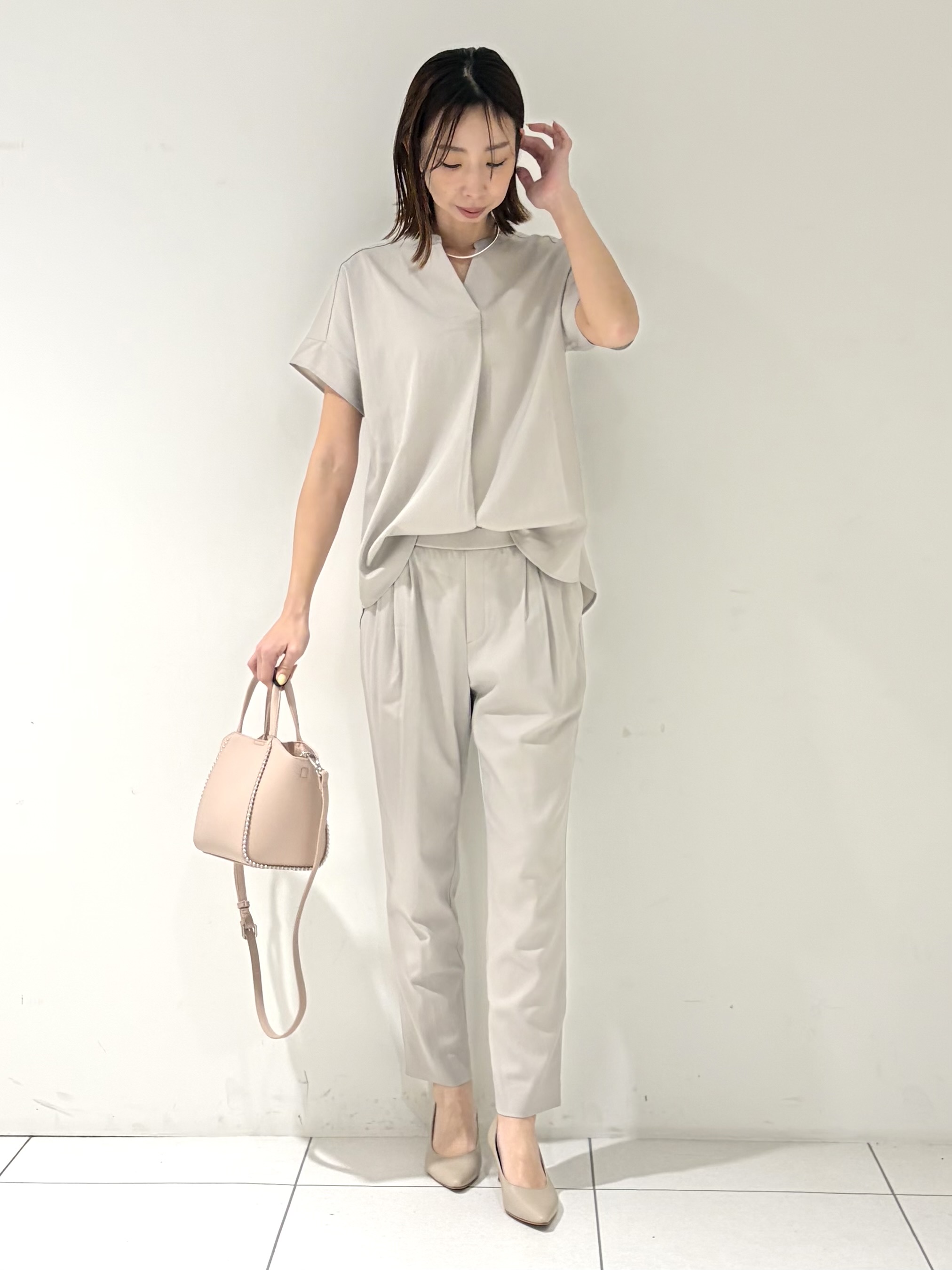 shioriさんの「INDIVI｜【洗える／SETUP可能】スキッパーブラウス」を使ったコーディネート