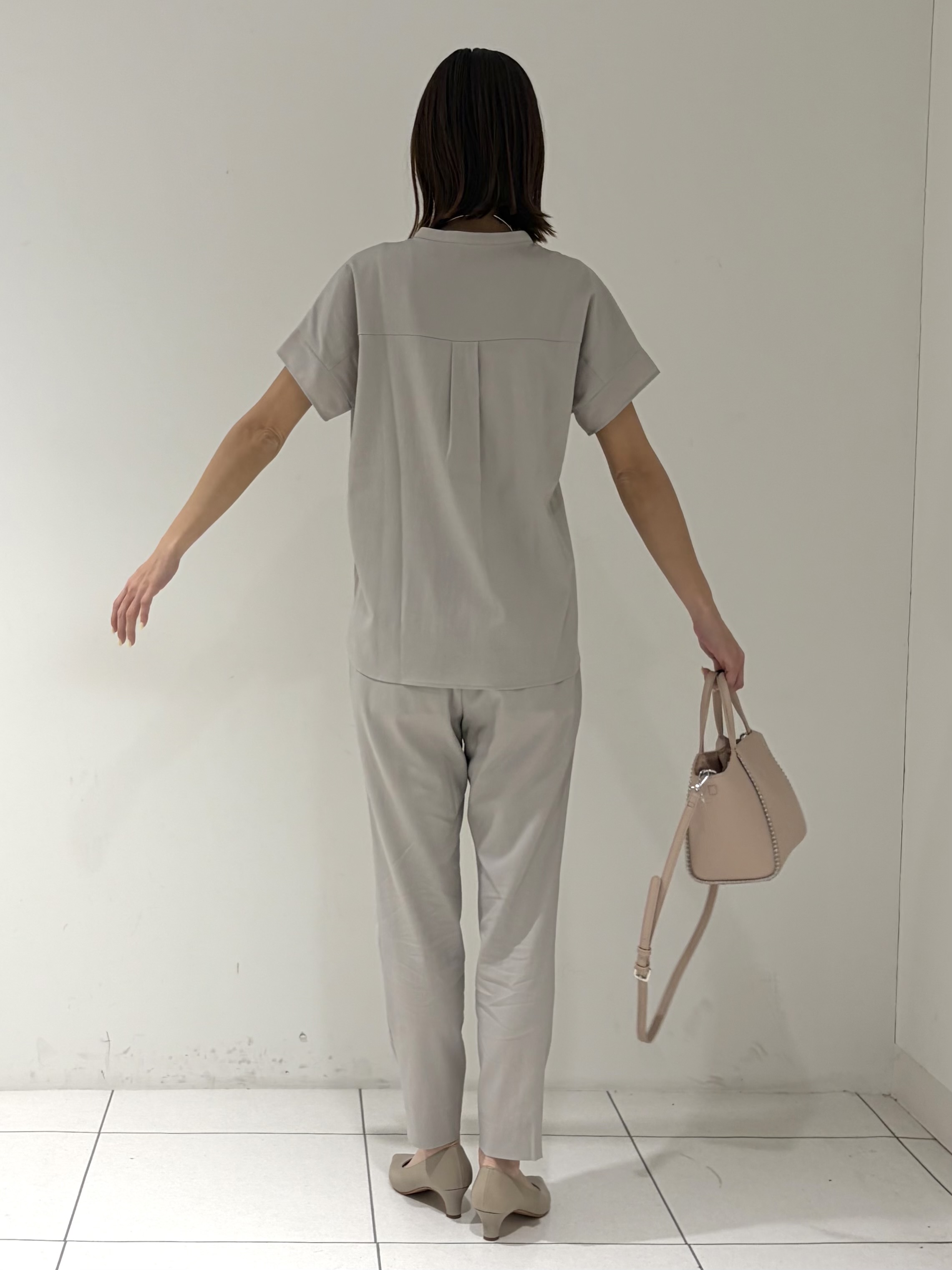 shioriさんの「INDIVI｜【洗える／SETUP可能】スキッパーブラウス」を使ったコーディネート