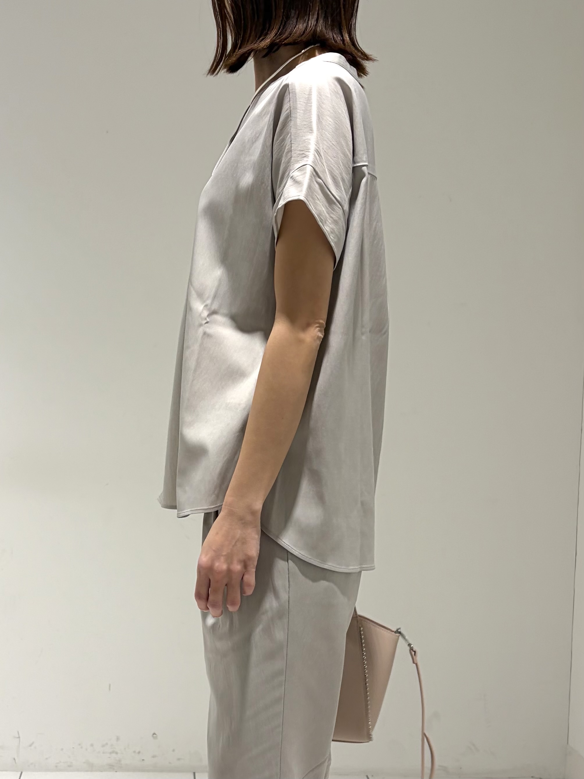 shioriさんの「INDIVI｜【洗える／SETUP可能】スキッパーブラウス」を使ったコーディネート
