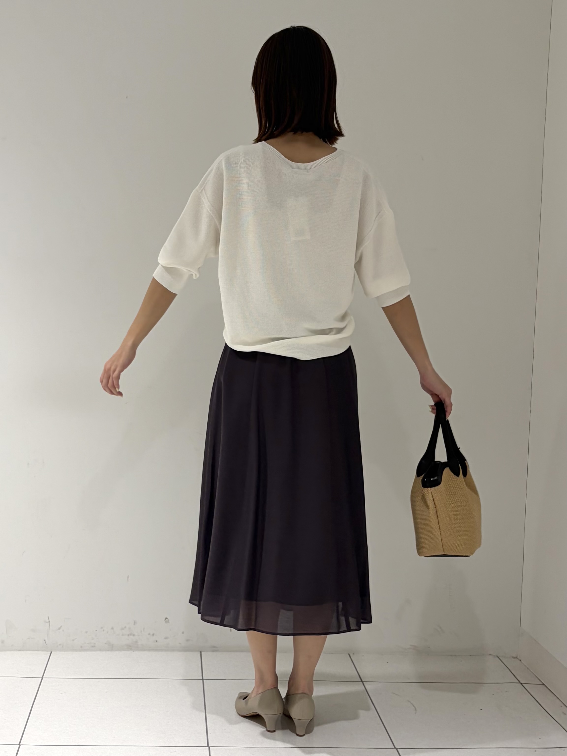shioriさんの「INDIVI｜【洗える／ドライタッチ／和紙混】ガーター編みニット」を使ったコーディネート