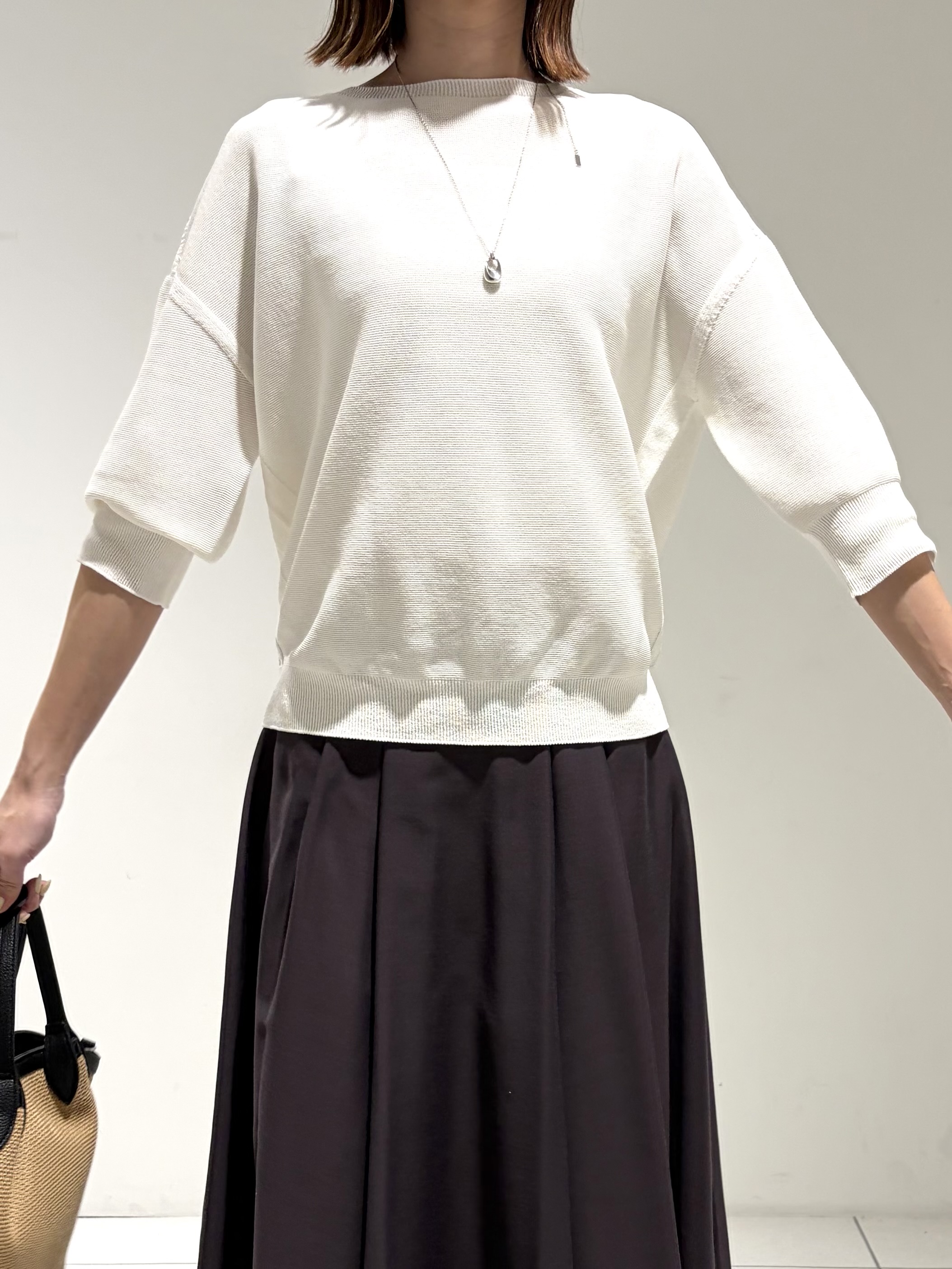 shioriさんの「INDIVI｜【洗える／ドライタッチ／和紙混】ガーター編みニット」を使ったコーディネート