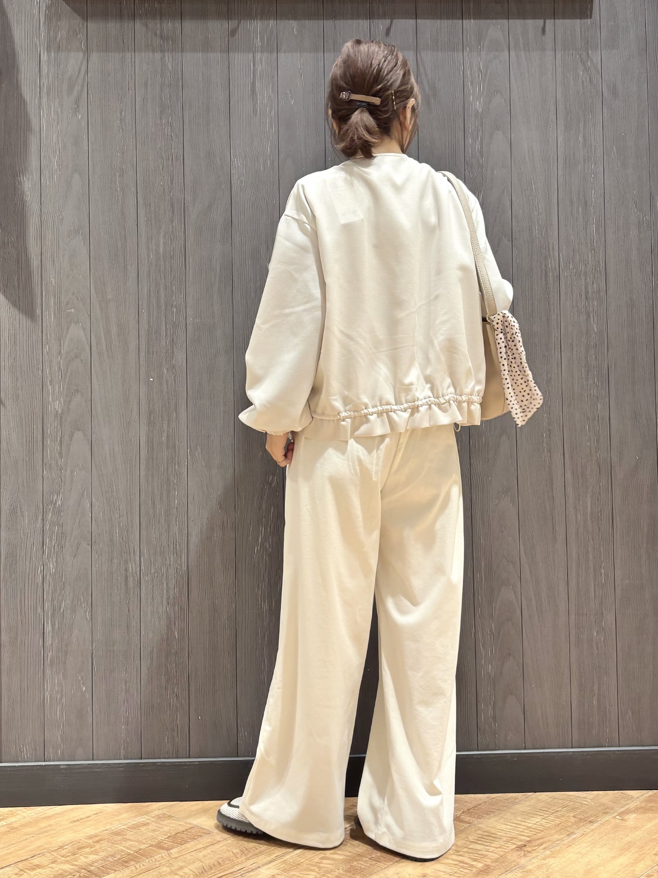 meiさんの「SHOO･LA･RUE｜【S-LL】スタイルアップを叶える　大人のドロストブルゾン」を使ったコーディネート