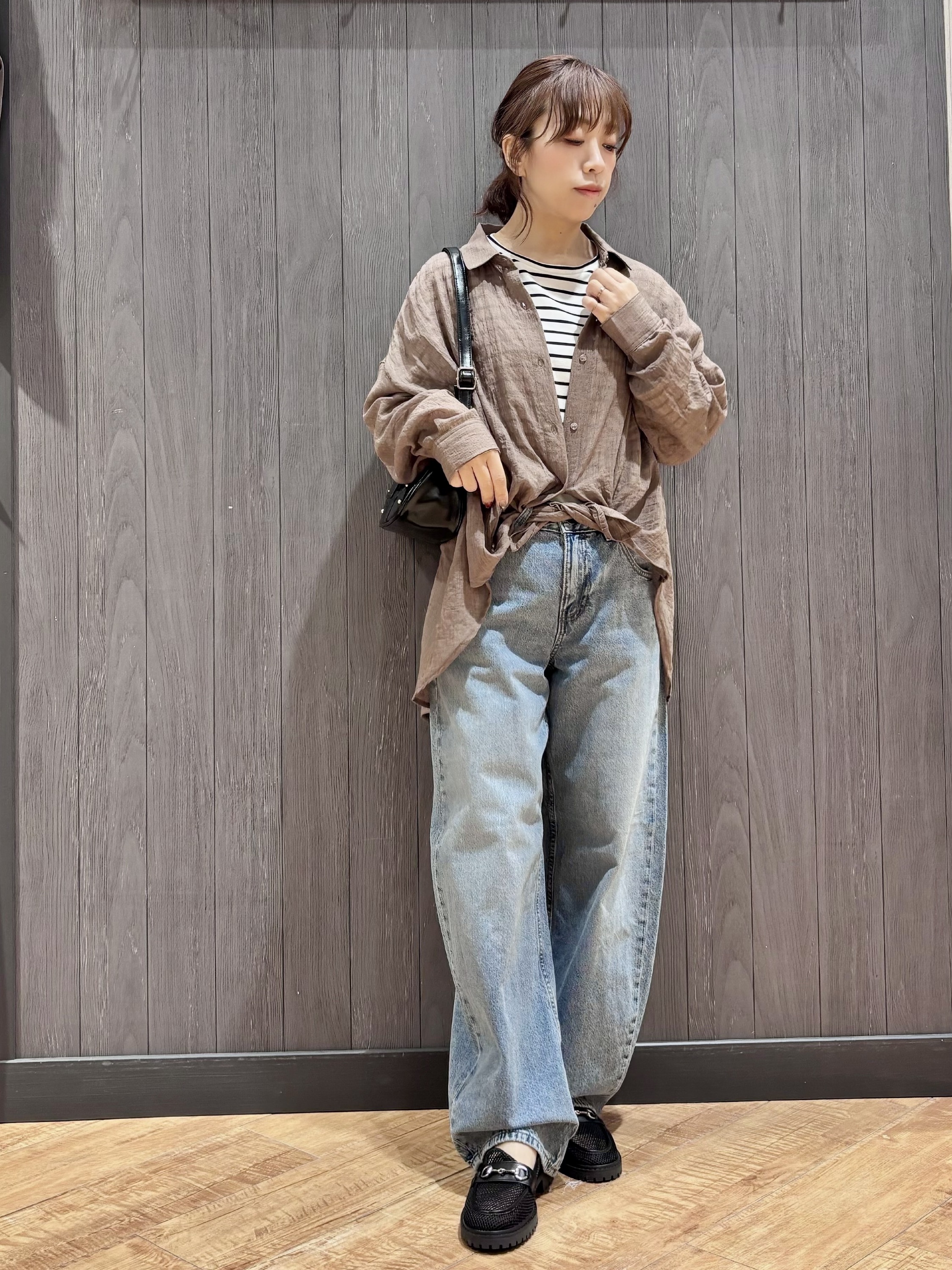 meiさんの「SHOO･LA･RUE｜【体型カバー】ふんわり質感 やわらかこなれシアーシャツ」を使ったコーディネート