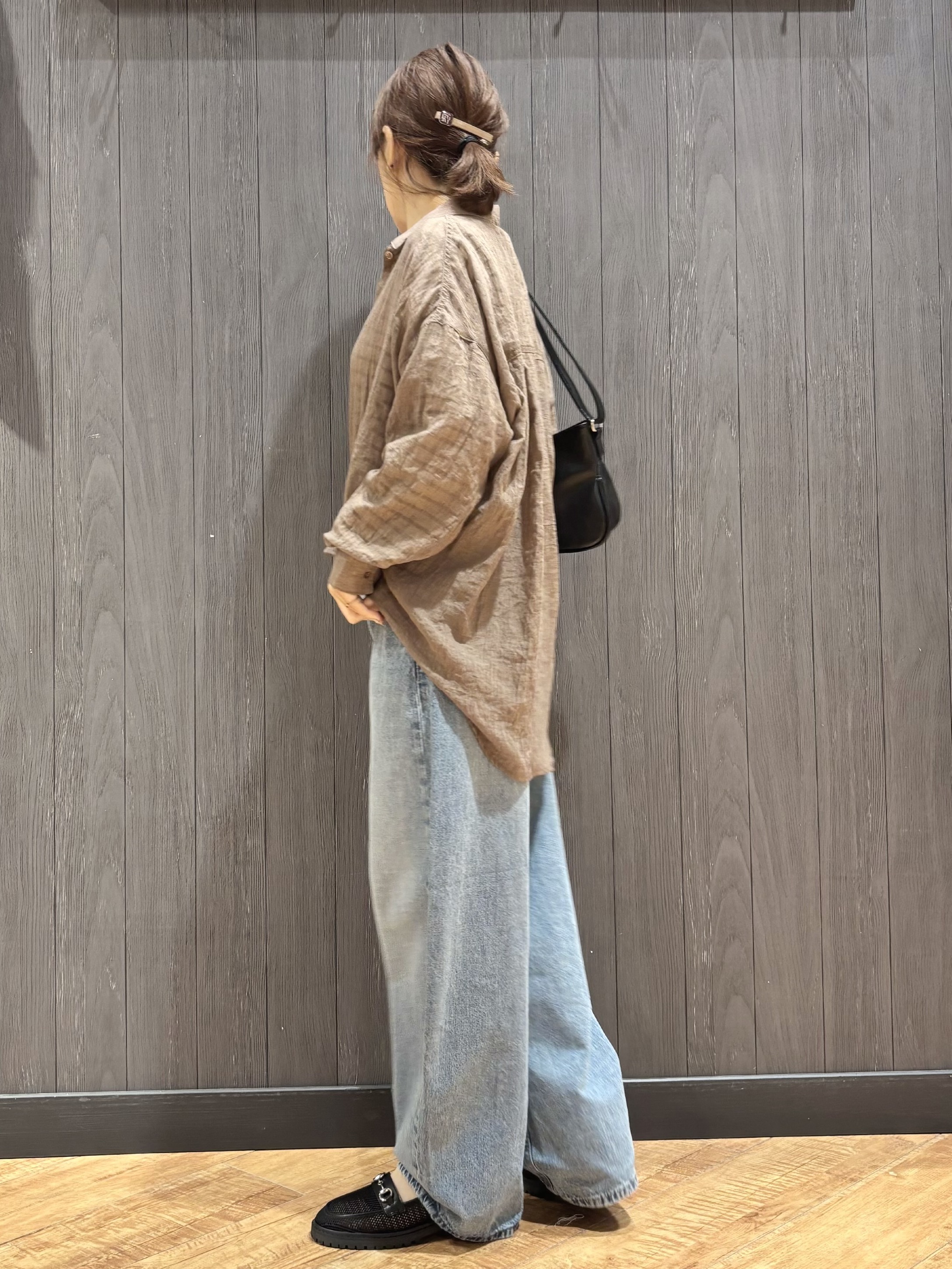 meiさんの「SHOO･LA･RUE｜【体型カバー】ふんわり質感 やわらかこなれシアーシャツ」を使ったコーディネート