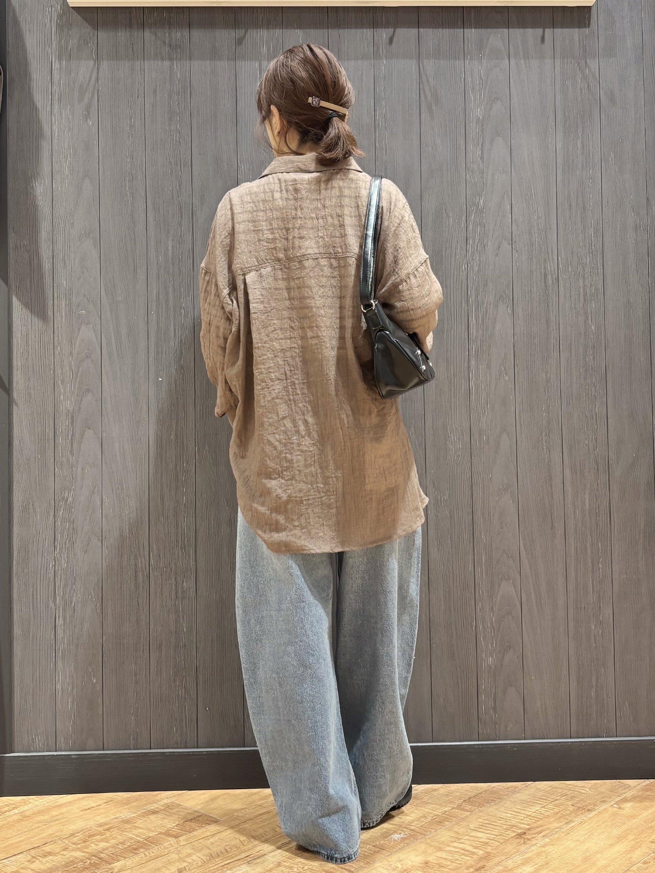 meiさんの「SHOO･LA･RUE｜【体型カバー】ふんわり質感 やわらかこなれシアーシャツ」を使ったコーディネート