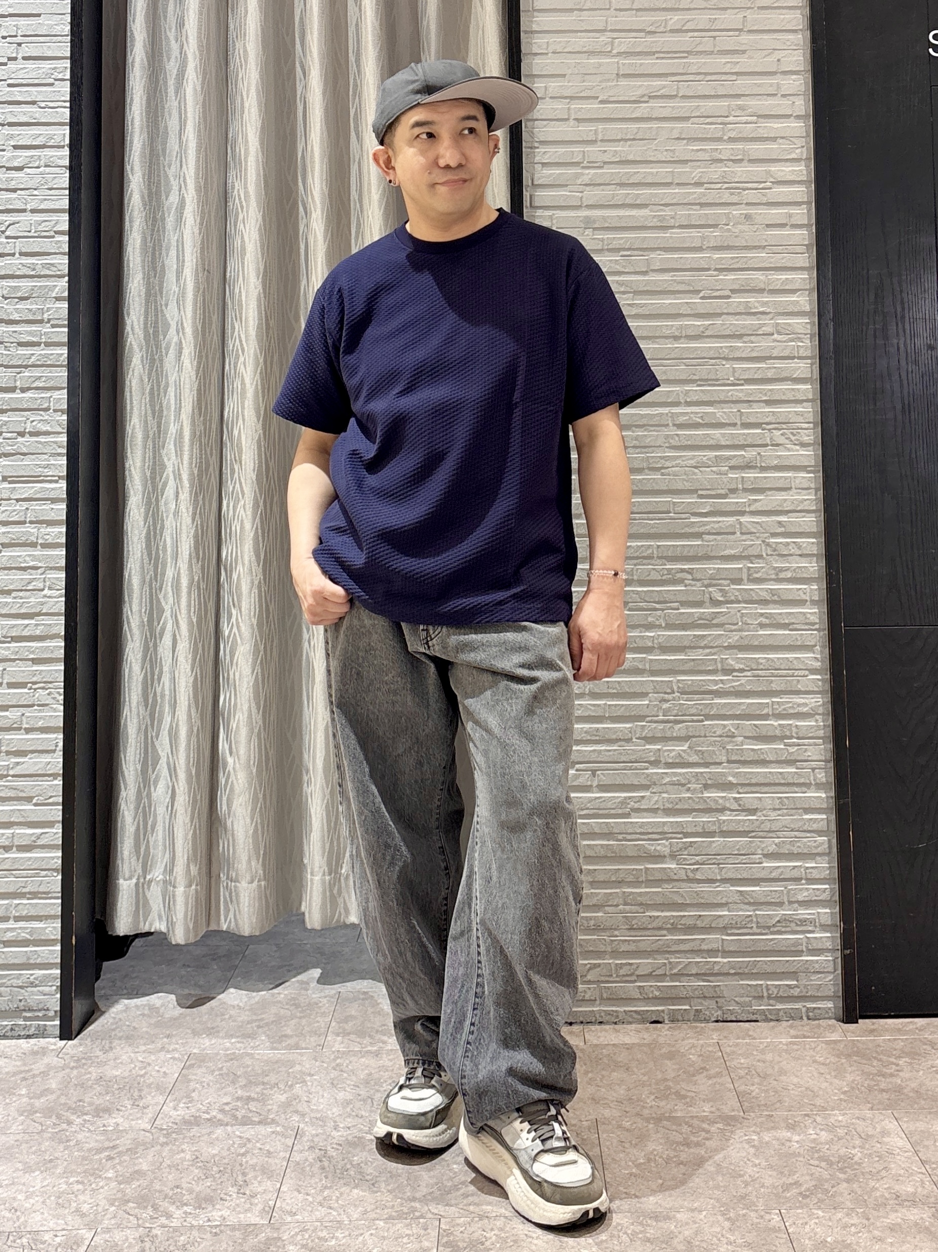 Pーyamaさんの「THE SHOP TK｜【カジュアルすぎないキレイめTシャツ】ハニカム リンクス半袖Tシャツ 洗濯機OK」を使ったコーディネート