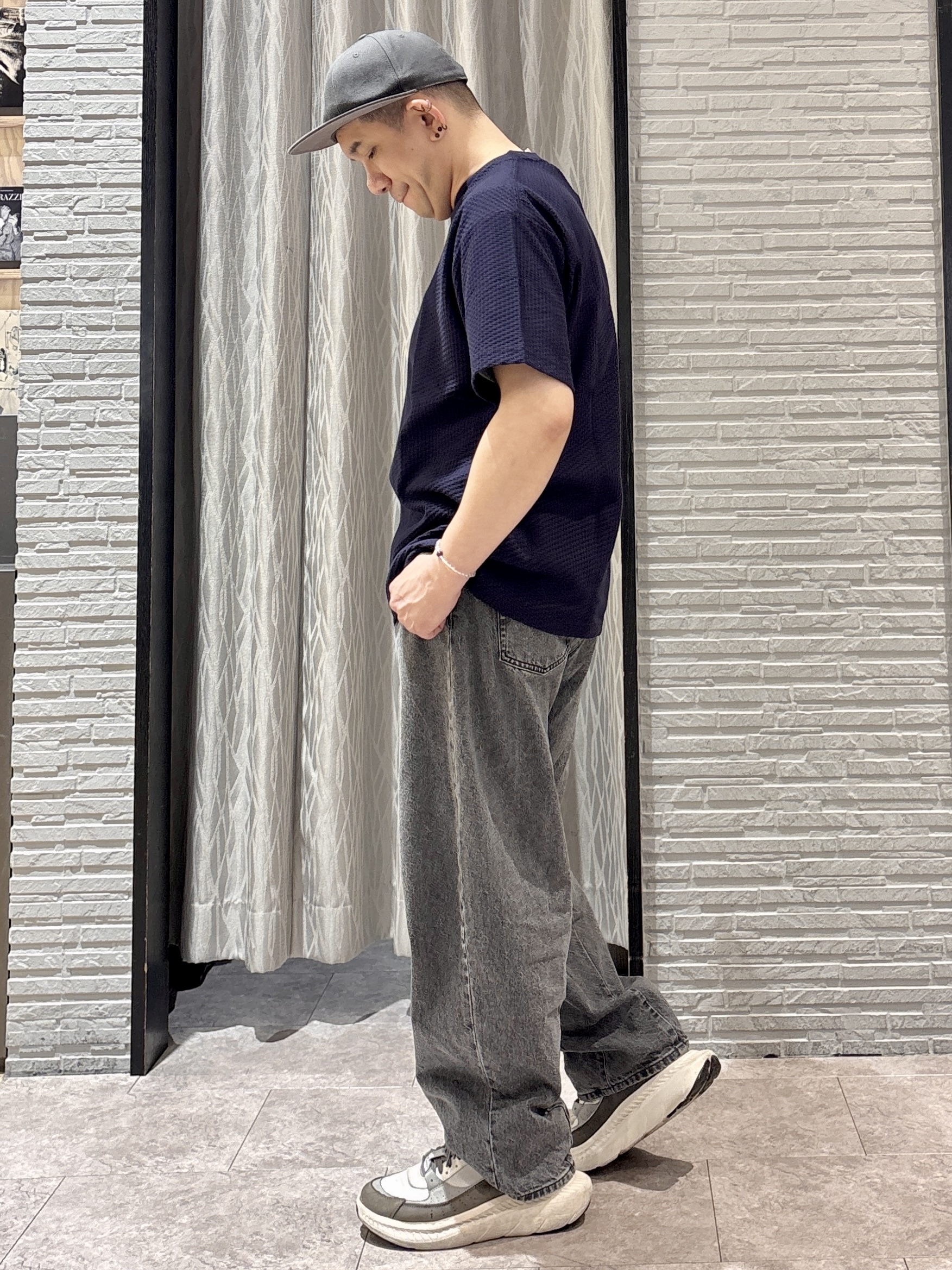 Pーyamaさんの「THE SHOP TK｜【カジュアルすぎないキレイめTシャツ】ハニカム リンクス半袖Tシャツ 洗濯機OK」を使ったコーディネート
