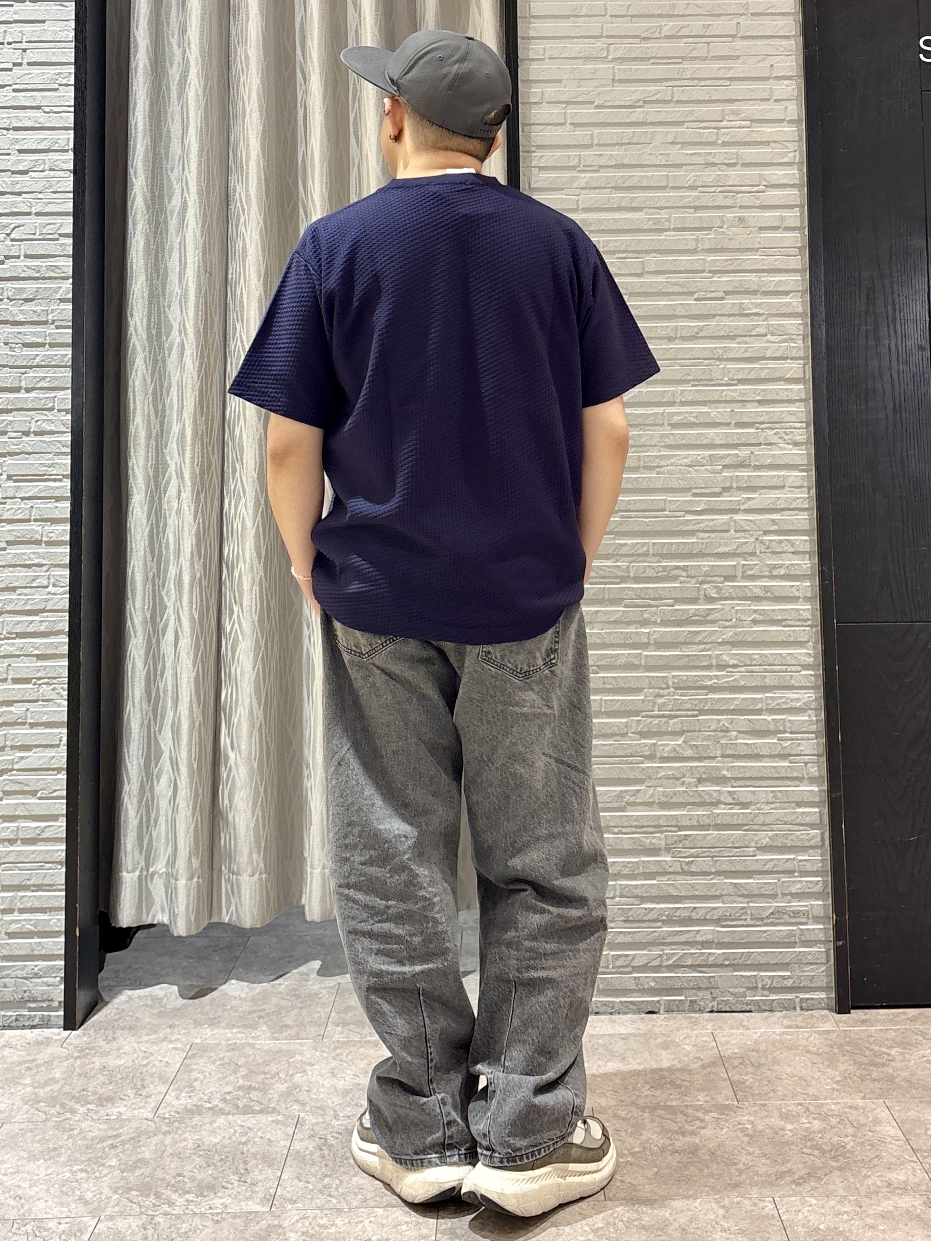 Pーyamaさんの「THE SHOP TK｜【カジュアルすぎないキレイめTシャツ】ハニカム リンクス半袖Tシャツ 洗濯機OK」を使ったコーディネート