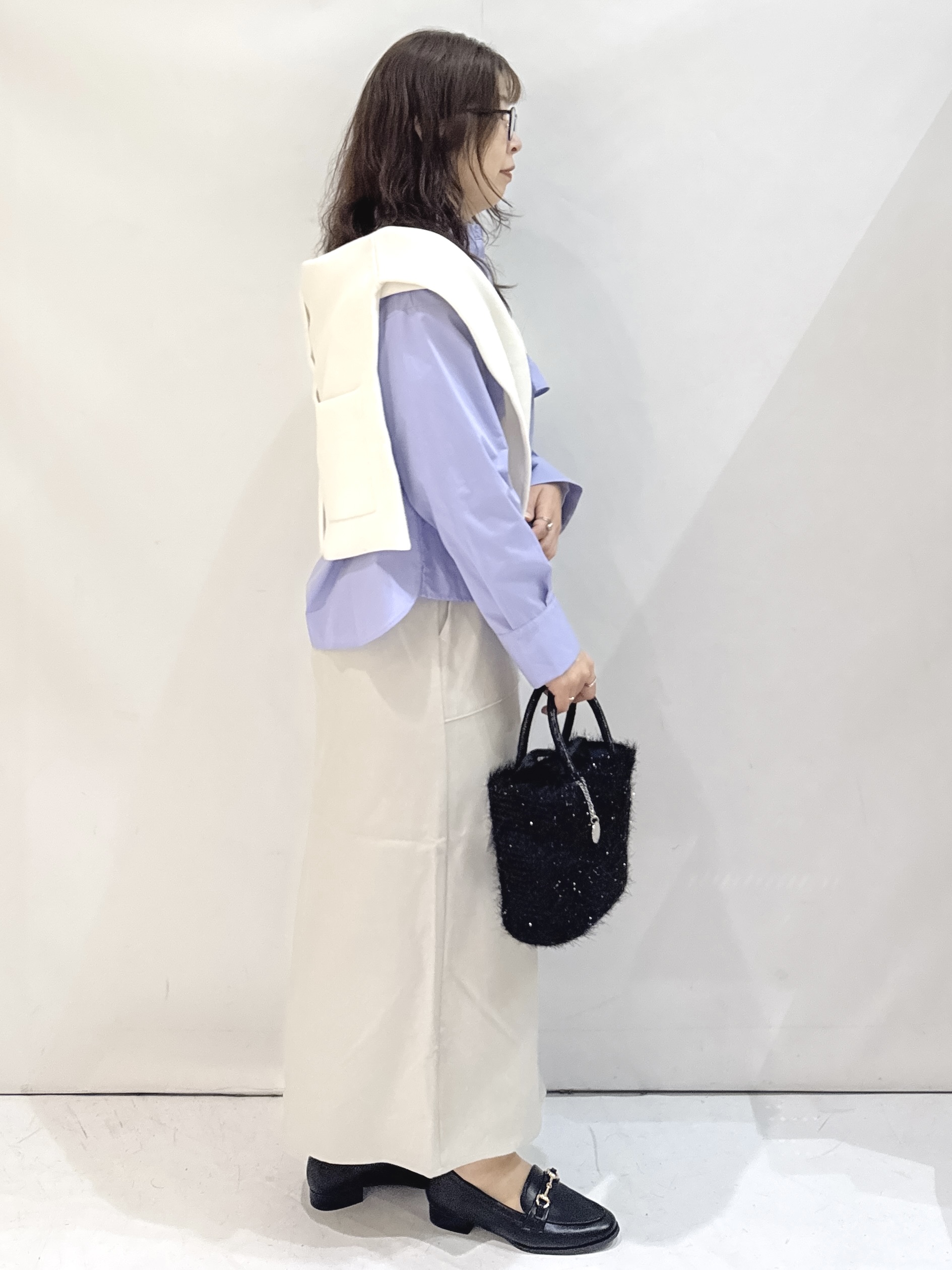nakkoさんの「OPAQUE.CLIP｜タックフリルシャツ【洗濯機OK】」を使ったコーディネート