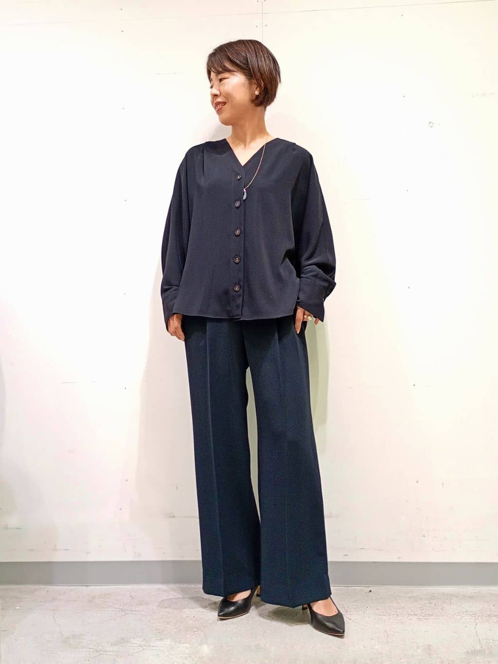 Kさんの「INDIVI｜【洗える／UVケア／マットサテン】Vネックドルマンスリーブブラウス」を使ったコーディネート
