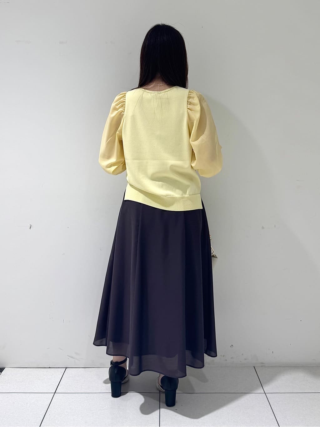そんさんの「INDIVI｜【接触冷感／洗える／SETUP可能】シアーシャンブレータックフレアスカート」を使ったコーディネート