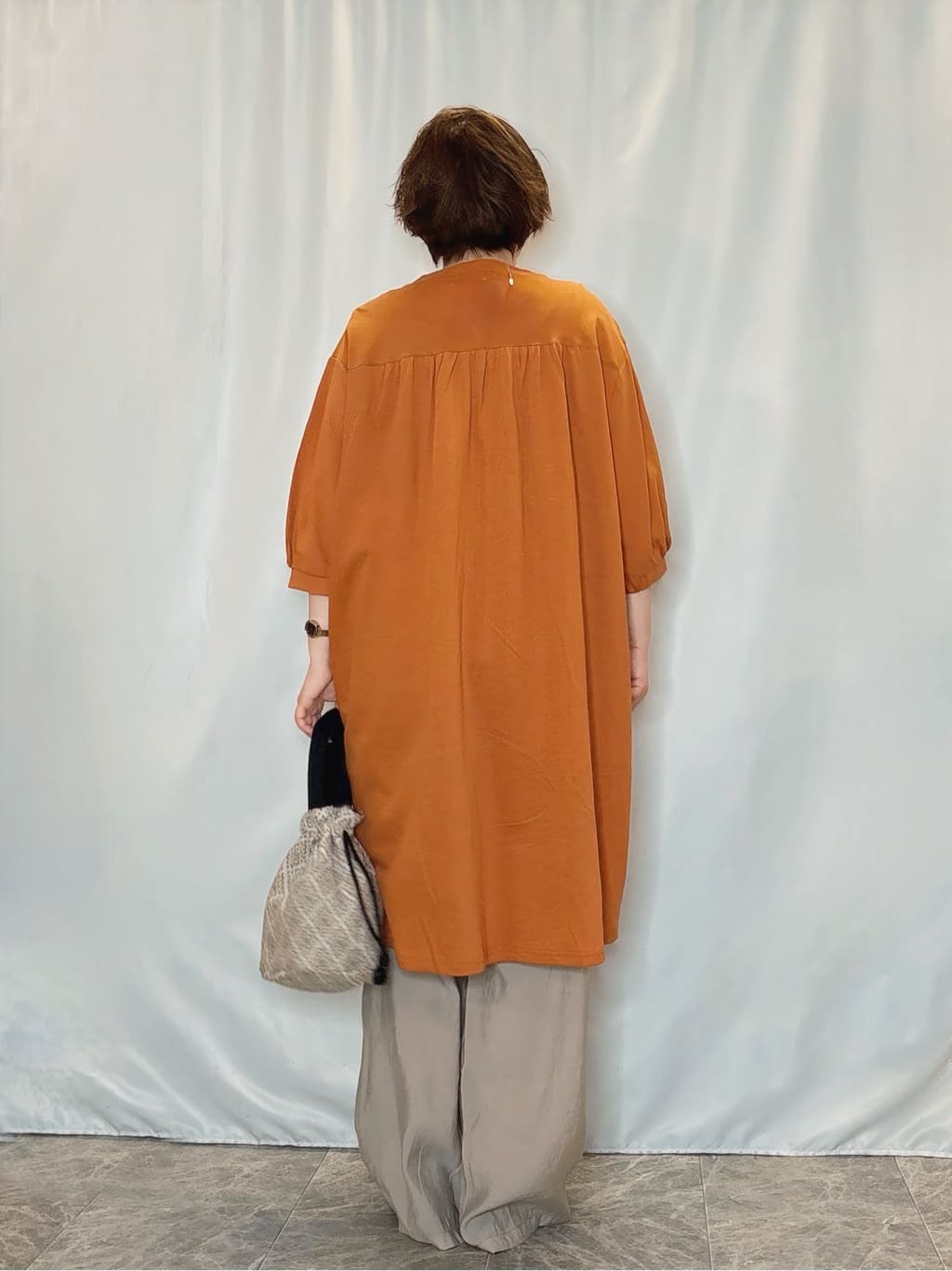 たみさんの「SHOO･LA･RUE｜【洗濯機可/S-LL】1枚でも羽織でも キーネックシャツワンピース」を使ったコーディネート
