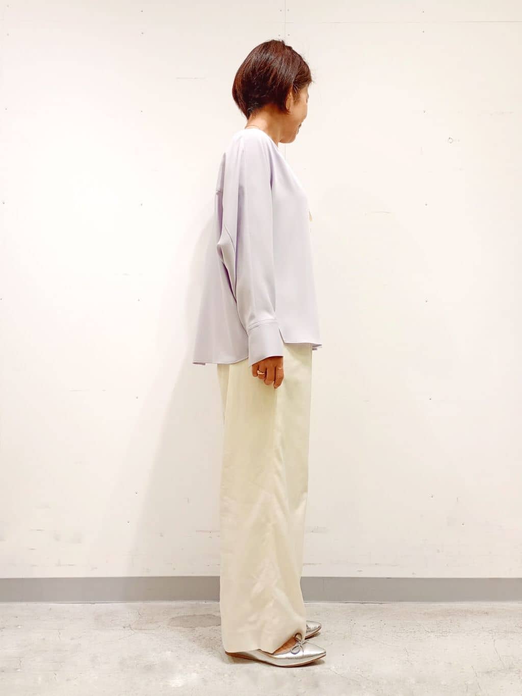 Kさんの「INDIVI｜【洗える／UVケア／マットサテン】Vネックドルマンスリーブブラウス」を使ったコーディネート
