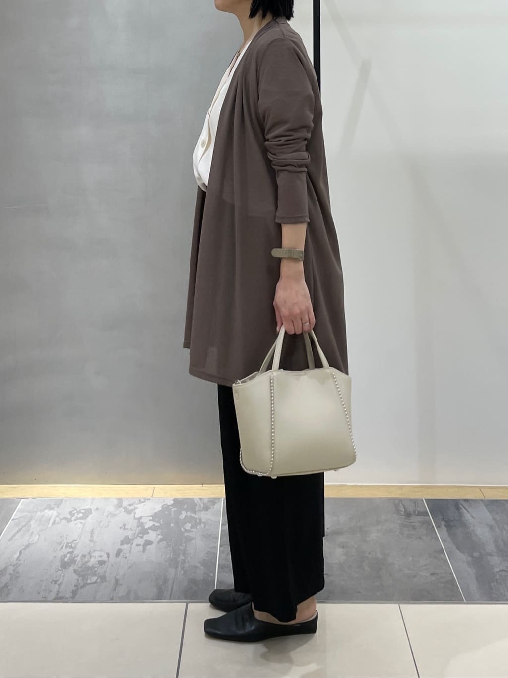 shihoさんの「INDIVI｜【洗える／アンサンブル可能】シアースストライプカーディガン」を使ったコーディネート