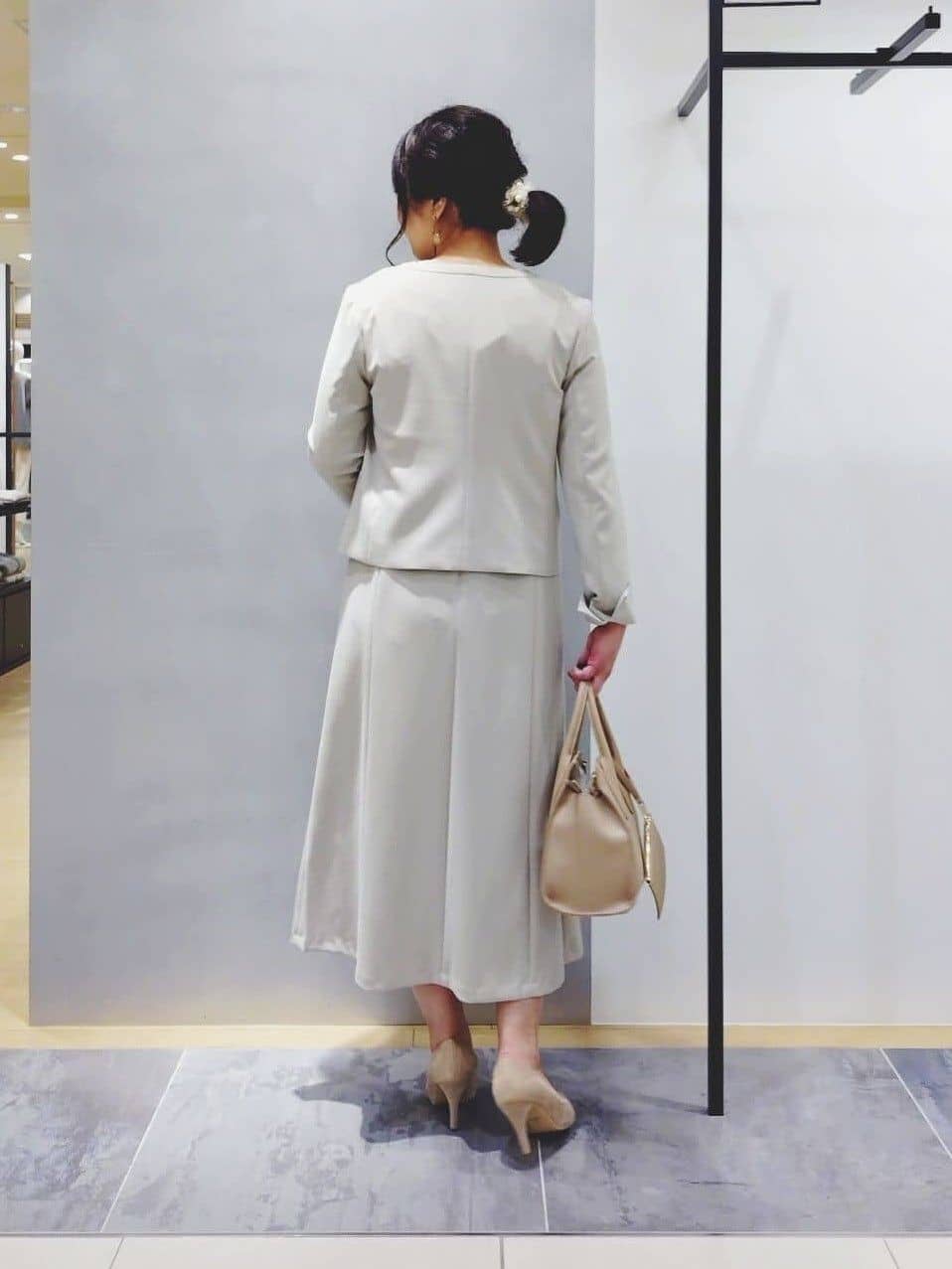 TOMOMIさんの「INDIVI｜【上品光沢／セレモニー／SETUP可能】切り替えデザインジャケット」を使ったコーディネート