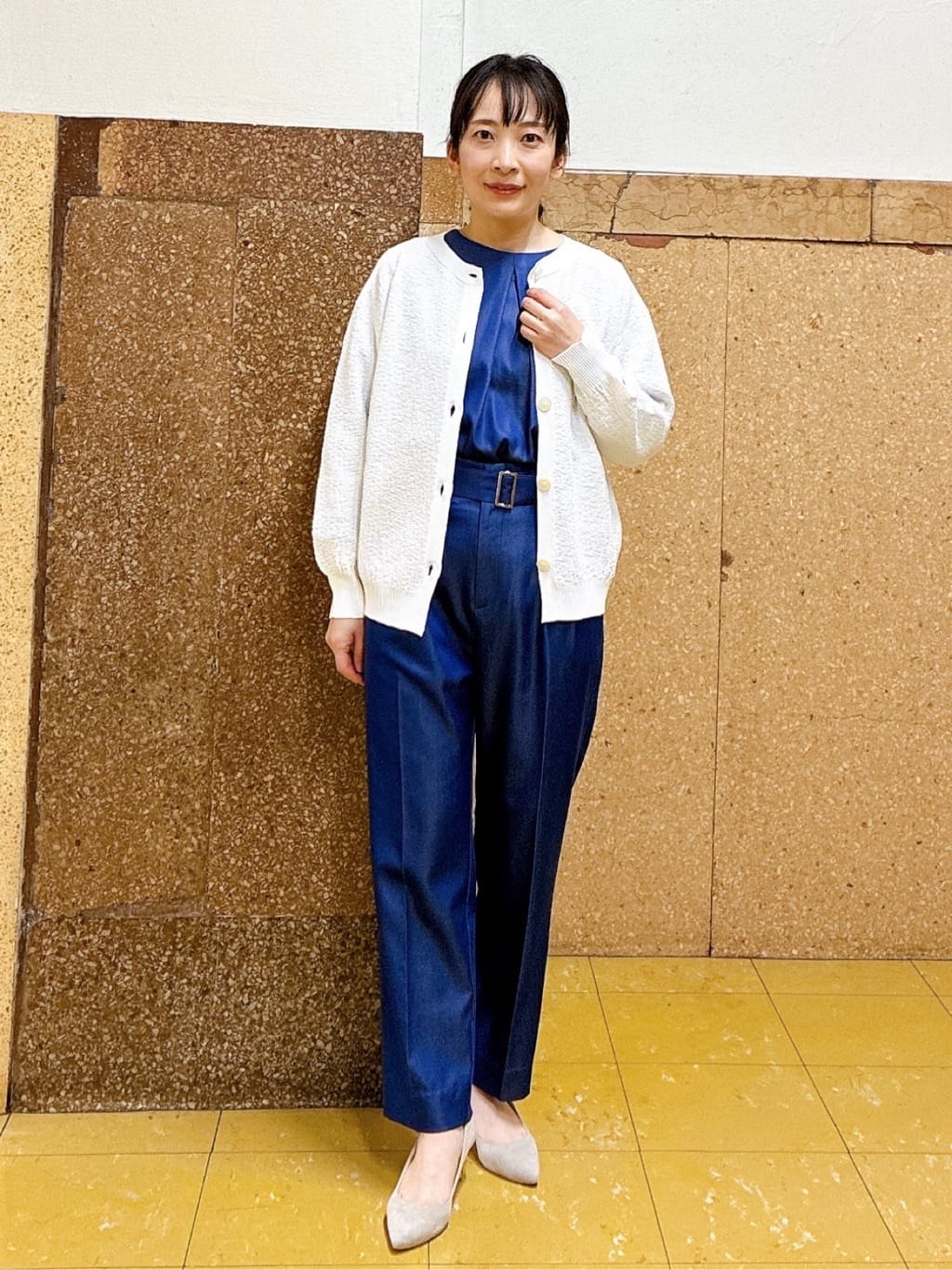 hattoriさんの「INDIVI｜【洗える／UVケア／SETUP可能】デニムライク ランタン袖ブラウス」を使ったコーディネート