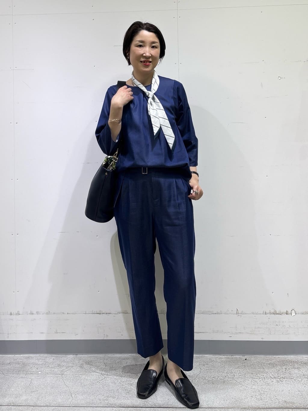 yuriさんの「INDIVI｜【洗える／UVケア／SETUP可能】デニムライク ランタン袖ブラウス」を使ったコーディネート