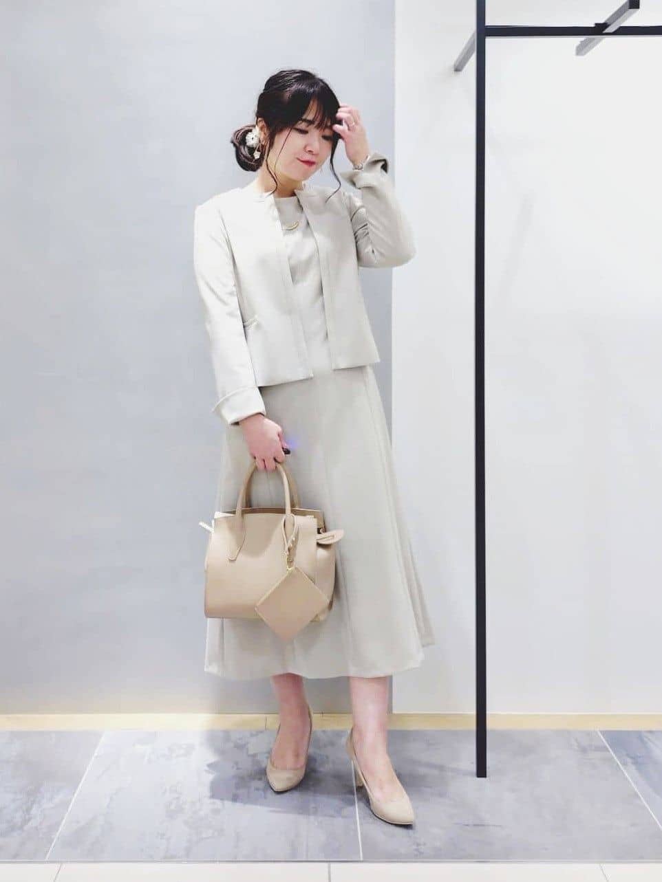 TOMOMIさんの「INDIVI｜【上品光沢／セレモニー／SETUP可能】切り替えデザインジャケット」を使ったコーディネート