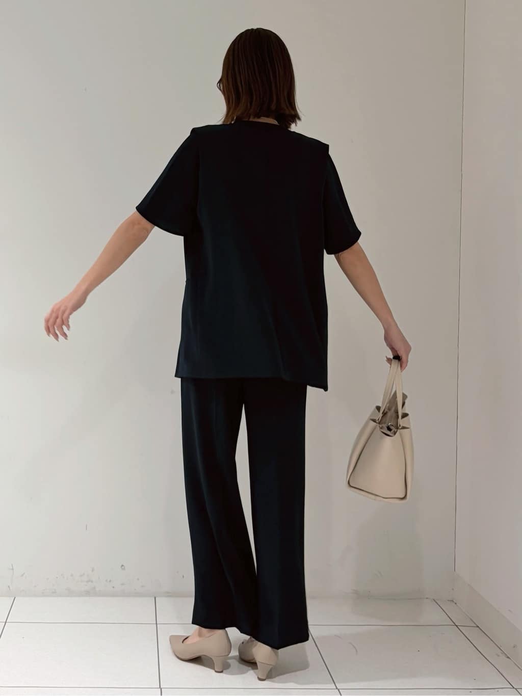 shioriさんの「INDIVI｜【洗える／多機能／SETUP可】着る日傘ジレジャケット」を使ったコーディネート