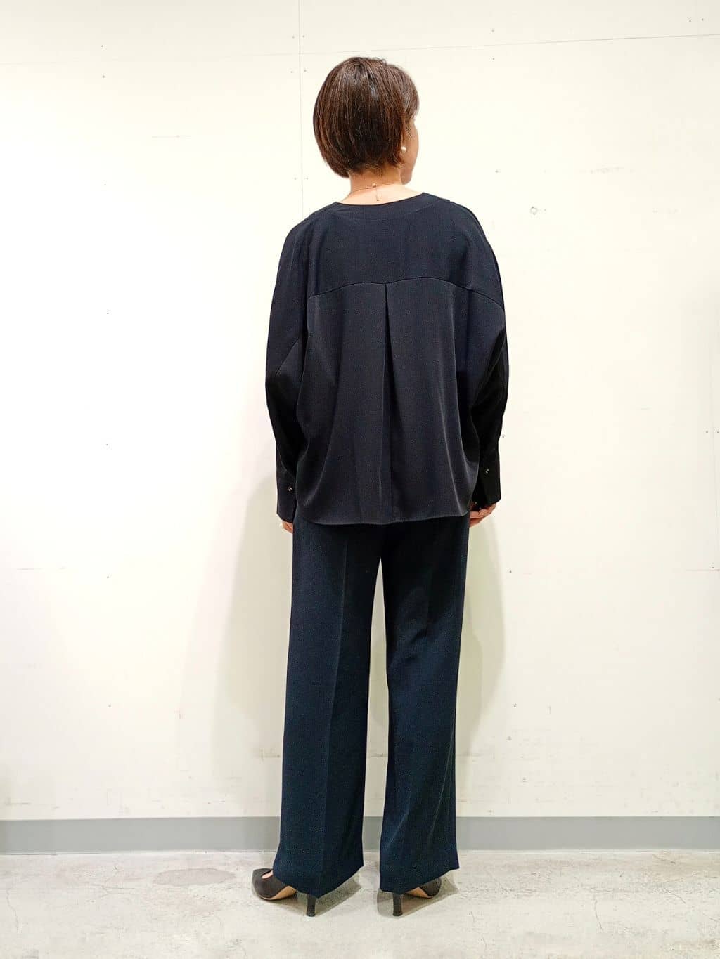 Kさんの「INDIVI｜【洗える／UVケア／マットサテン】Vネックドルマンスリーブブラウス」を使ったコーディネート