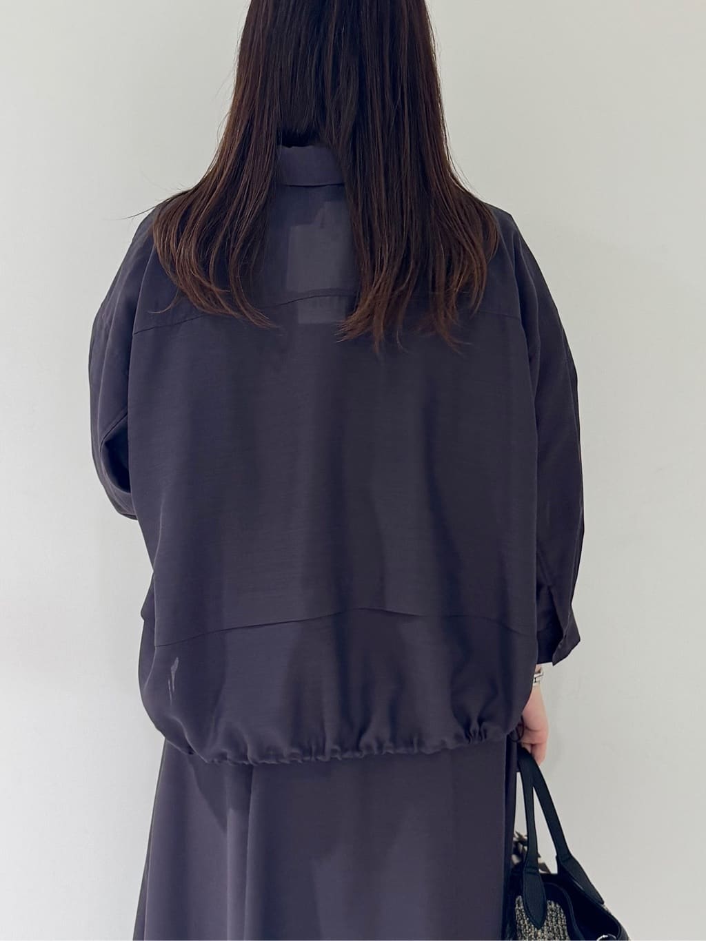 そんさんの「INDIVI｜【接触冷感／洗える／2WAY】ドロスト付 シアーシャンブレーシャツ」を使ったコーディネート