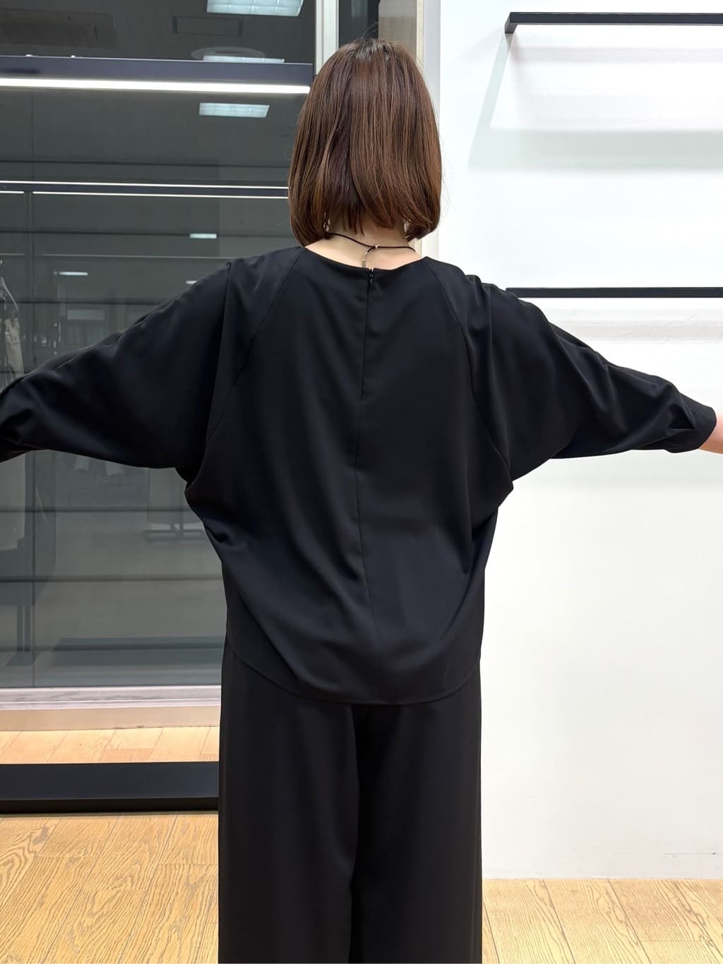 asamiさんの「INDIVI｜【さらに軽く軽快！／着る日傘】ドルマントップス」を使ったコーディネート