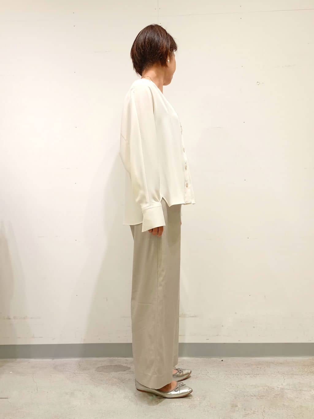 Kさんの「INDIVI｜【洗える／UVケア／マットサテン】Vネックドルマンスリーブブラウス」を使ったコーディネート