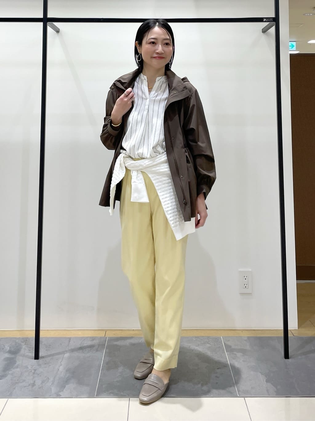 shihoさんの「INDIVI｜【撥水／フード取外し可】凹凸素材ブルゾン」を使ったコーディネート