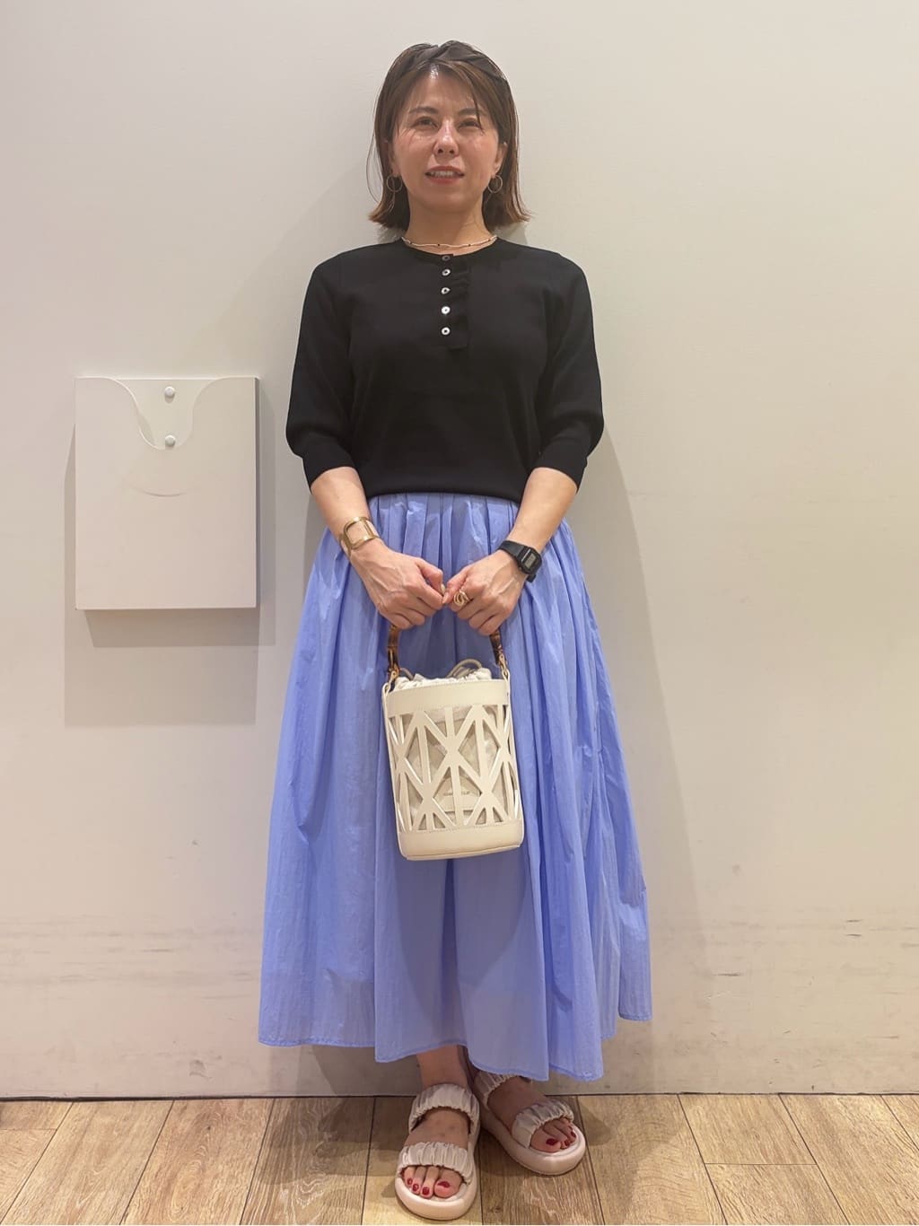 YUKOさんの「index｜フリルヘンリーネックニット【洗濯機OK／抗ピル】」を使ったコーディネート