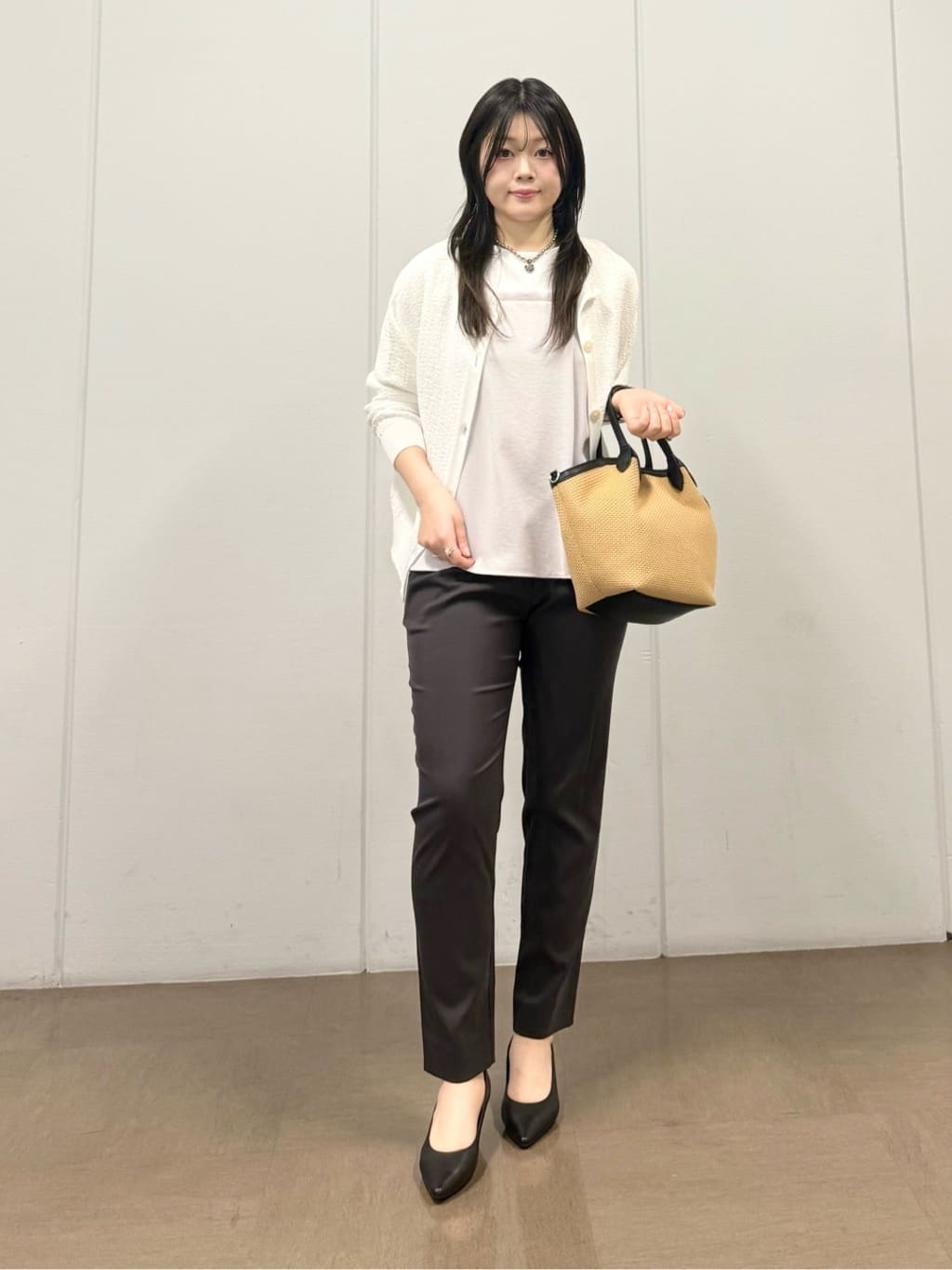 mizukiさんの「INDIVI｜【前後2WAY／洗える】凹凸編地カーディガンニット」を使ったコーディネート