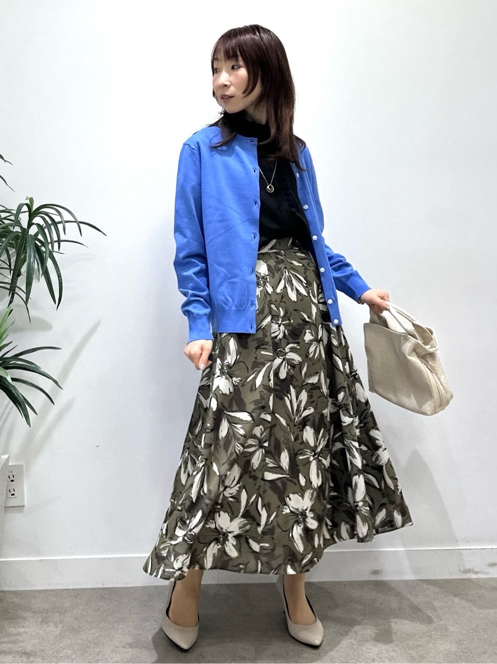 Miwaさんの「UNTITLED｜【接触冷感/通気性/洗える】スタンドカラーフリルブラウス」を使ったコーディネート