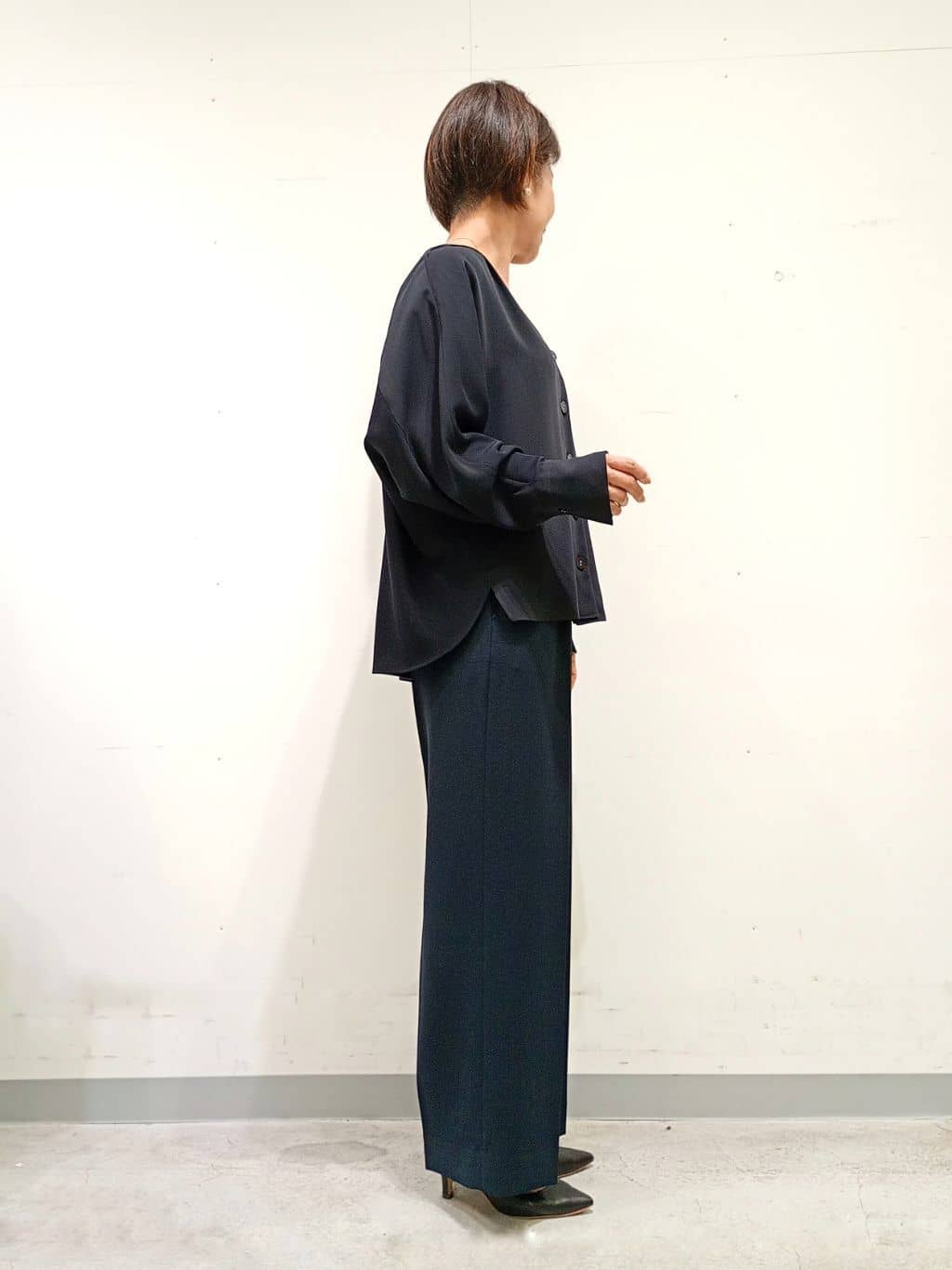 Kさんの「INDIVI｜【洗える／UVケア／マットサテン】Vネックドルマンスリーブブラウス」を使ったコーディネート