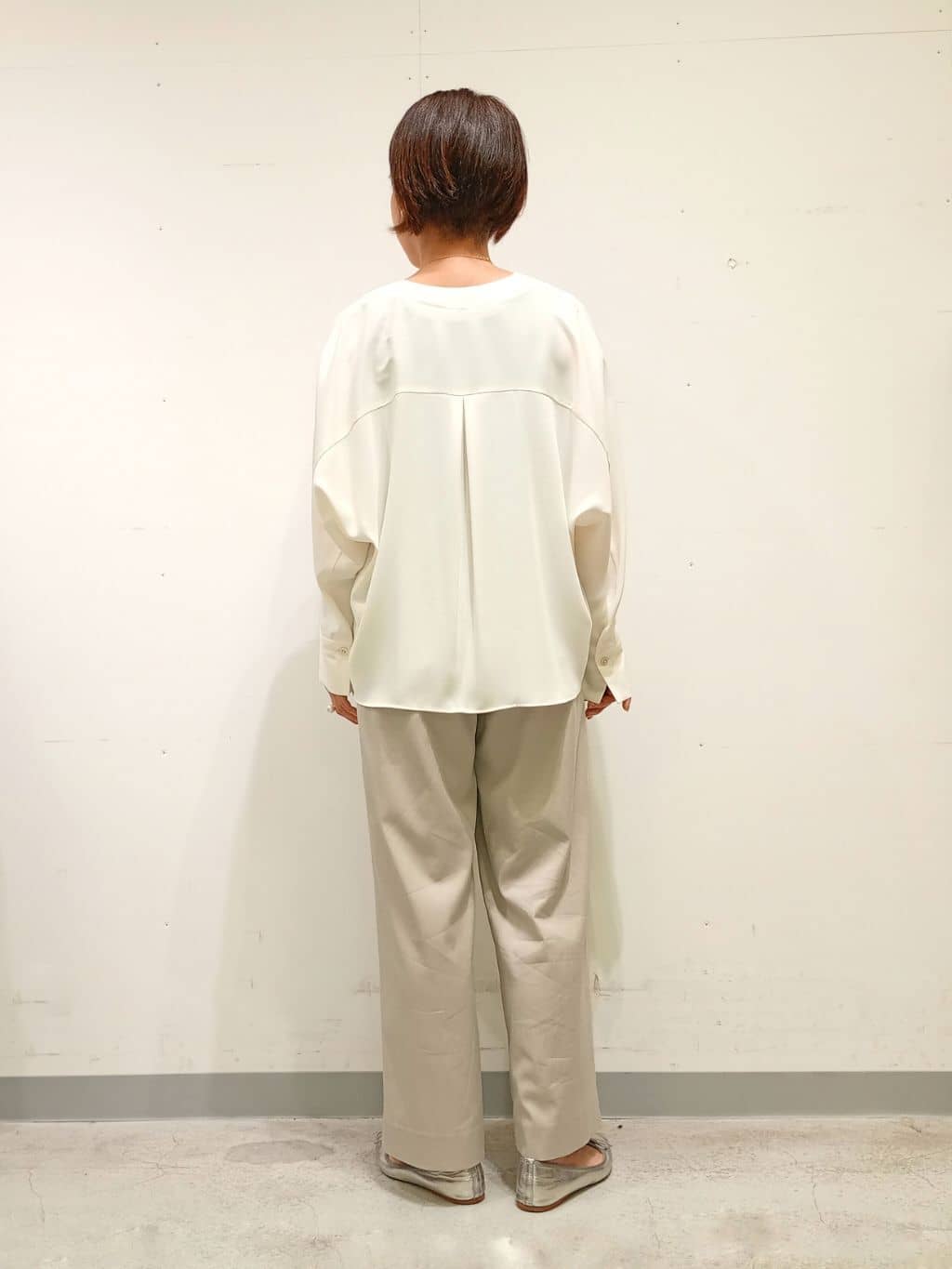 Kさんの「INDIVI｜【洗える／UVケア／マットサテン】Vネックドルマンスリーブブラウス」を使ったコーディネート