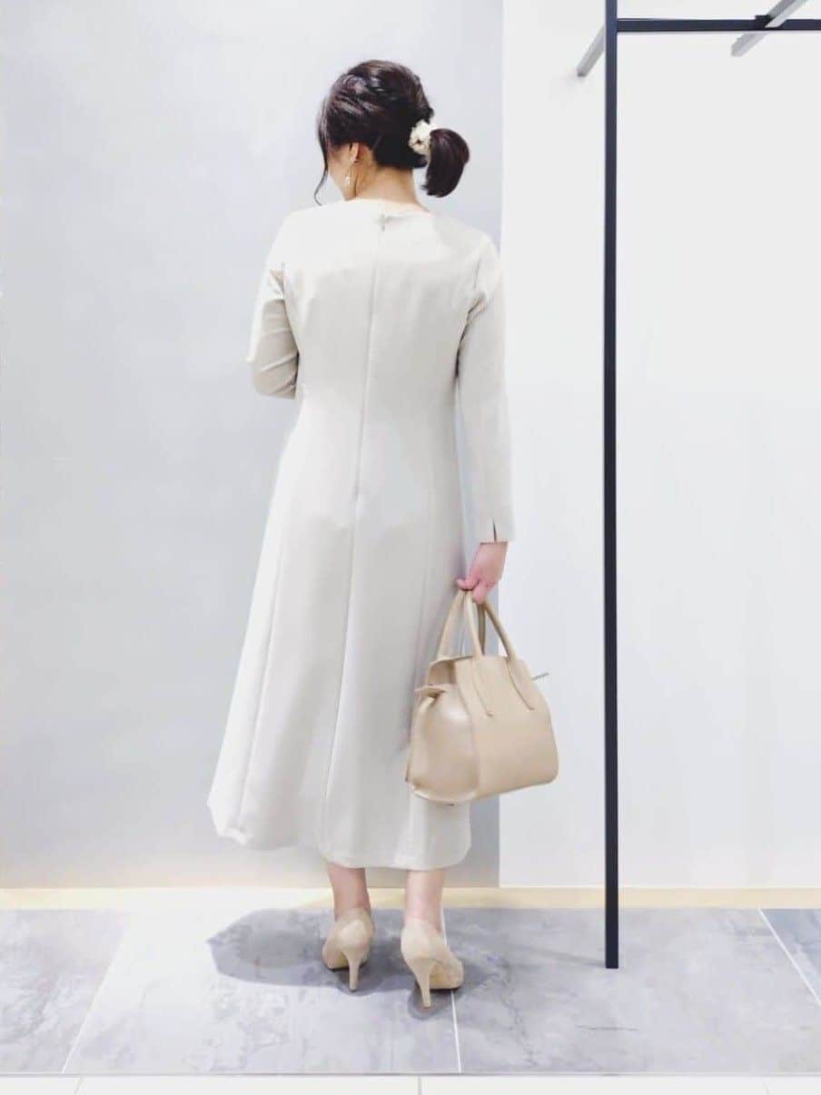 TOMOMIさんの「INDIVI｜【上品光沢／セレモニー／SETUP可能】切り替えデザインジャケット」を使ったコーディネート